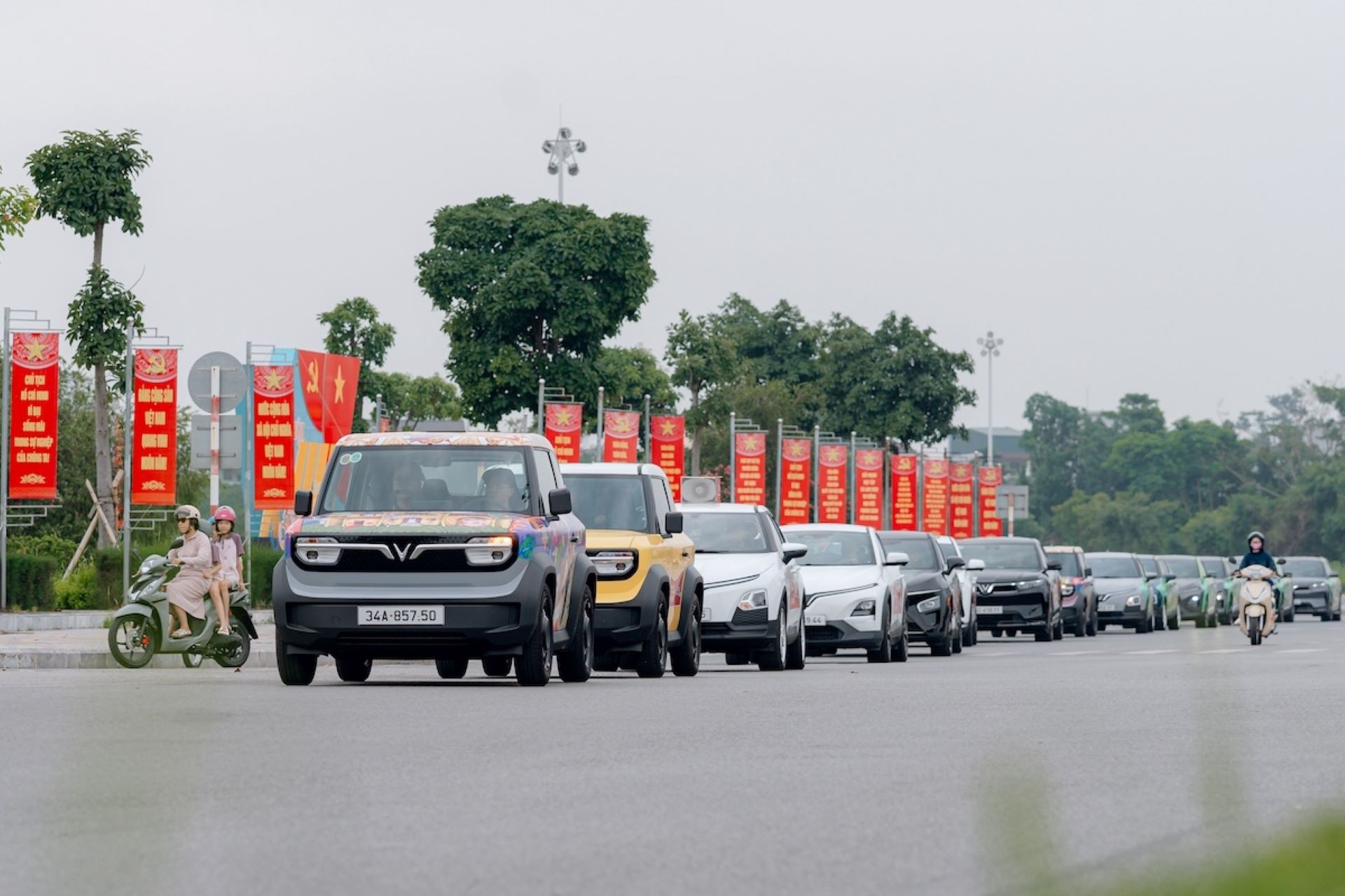 vinfast-mang-dai-tiec-xe-dien-do-bo-hai-phong-1752310375.jpg