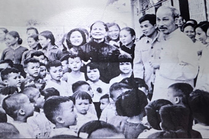 133770808875218030-bac-ho-voi-thieu-nhi-mien-nam-1752501341.jpg