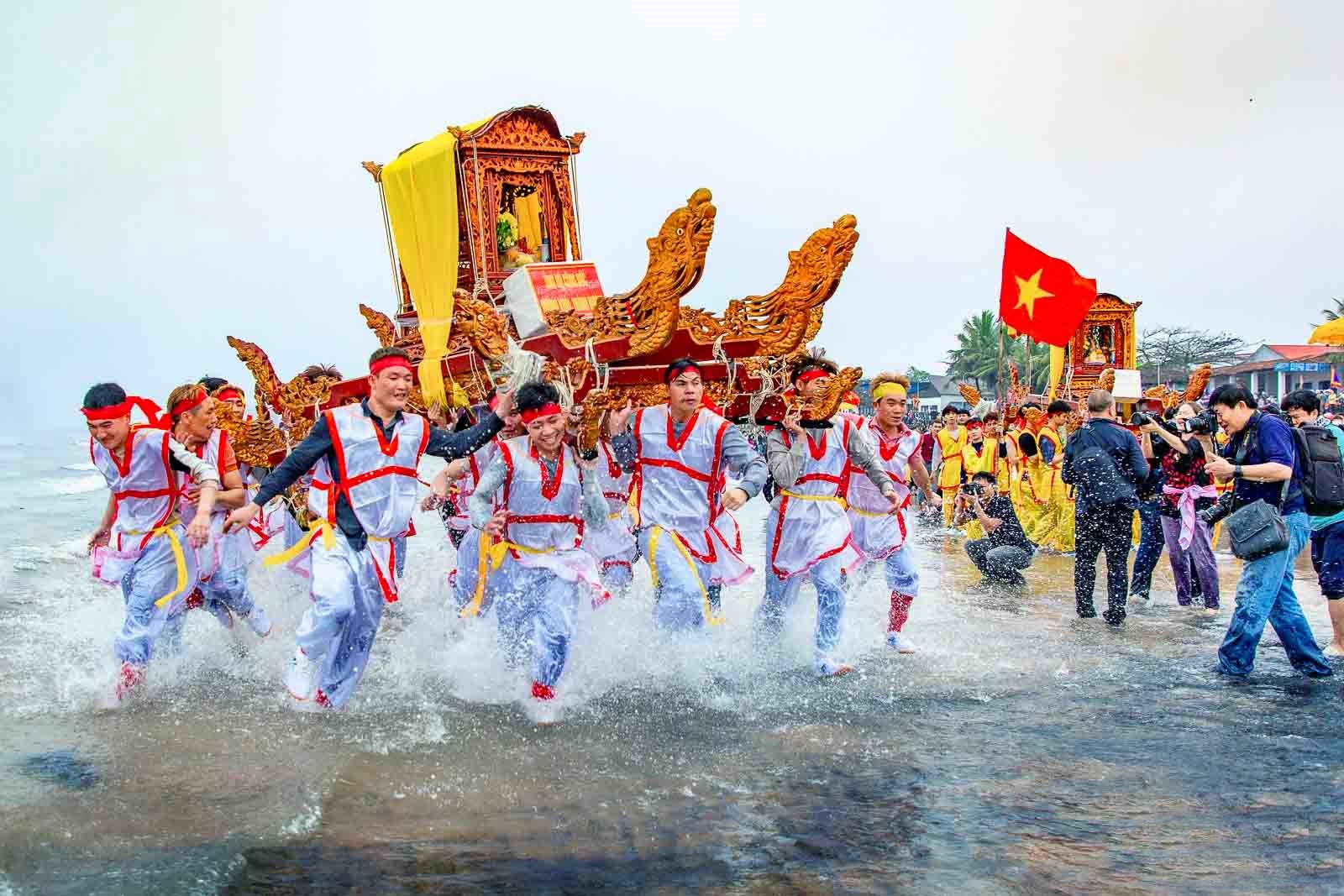tbtl-tac-pham-le-hoi-den-con-tac-gia-nguyen-dao-nghe-an-1752511535.jpg