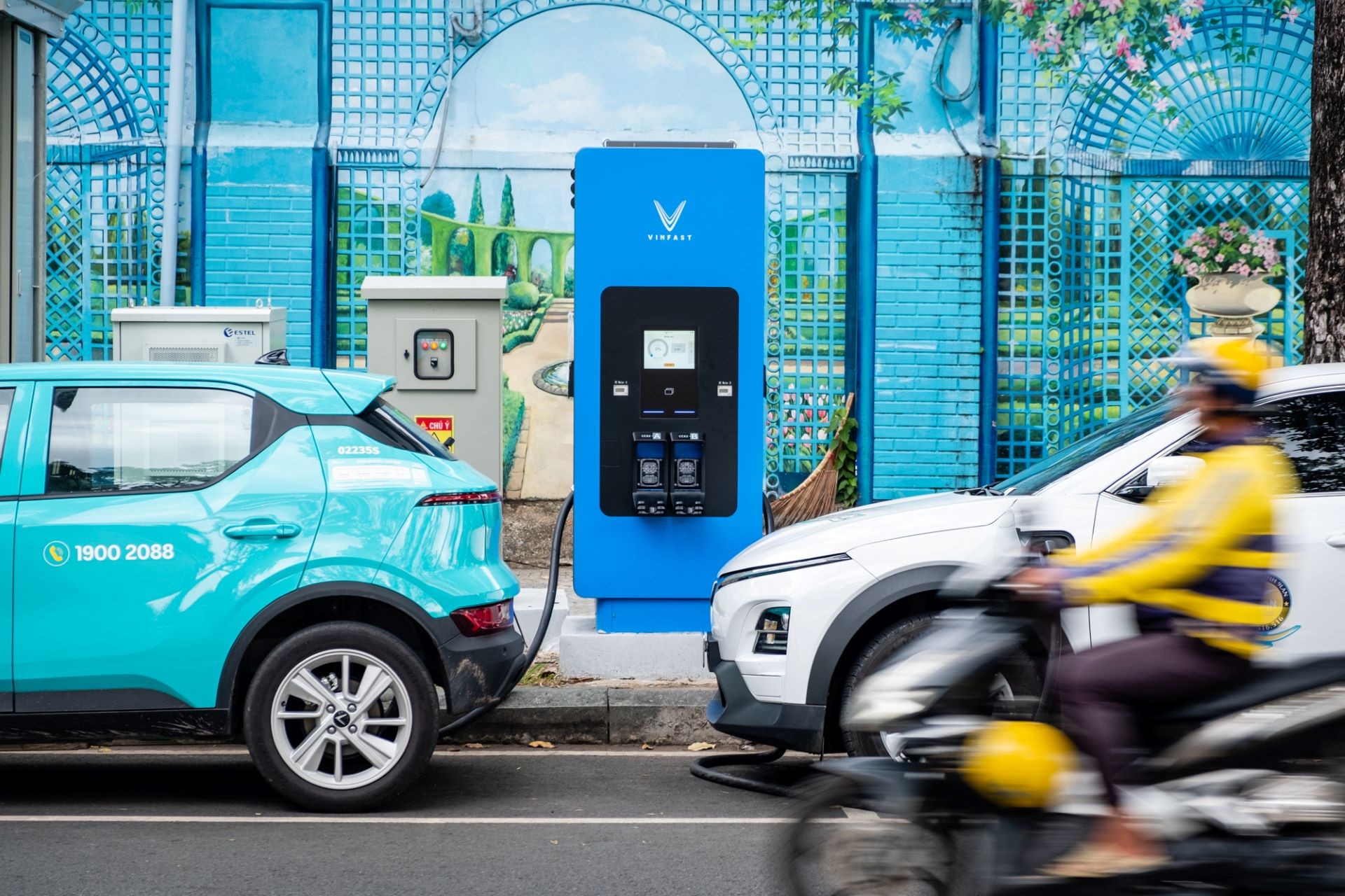 Thêm trạm sạc V-Green siêu nhanh 120 kW cho xe đỗ dưới lòng đường ở trung tâm TP. Hồ Chí Minh ảnh 2