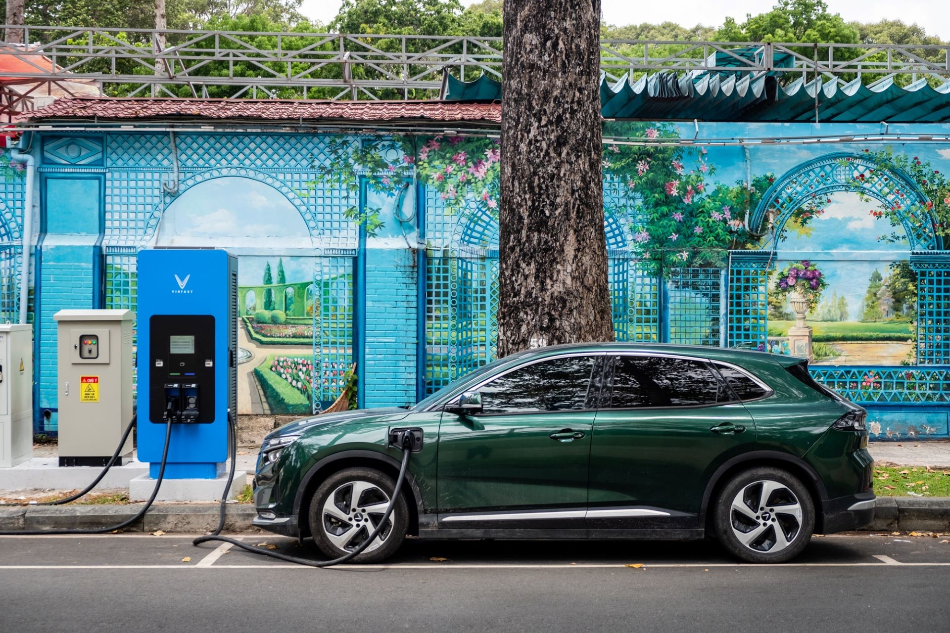 Thêm trạm sạc V-Green siêu nhanh 120 kW cho xe đỗ dưới lòng đường ở trung tâm TP. Hồ Chí Minh ảnh 9