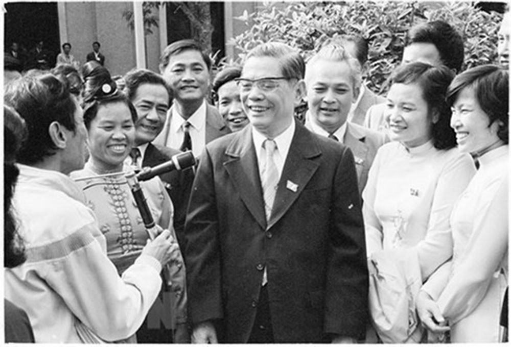 tong-bi-thu-nguyen-van-linh-hay-tra-ve-cho-san-xu-56-1-1752508948.jpg
