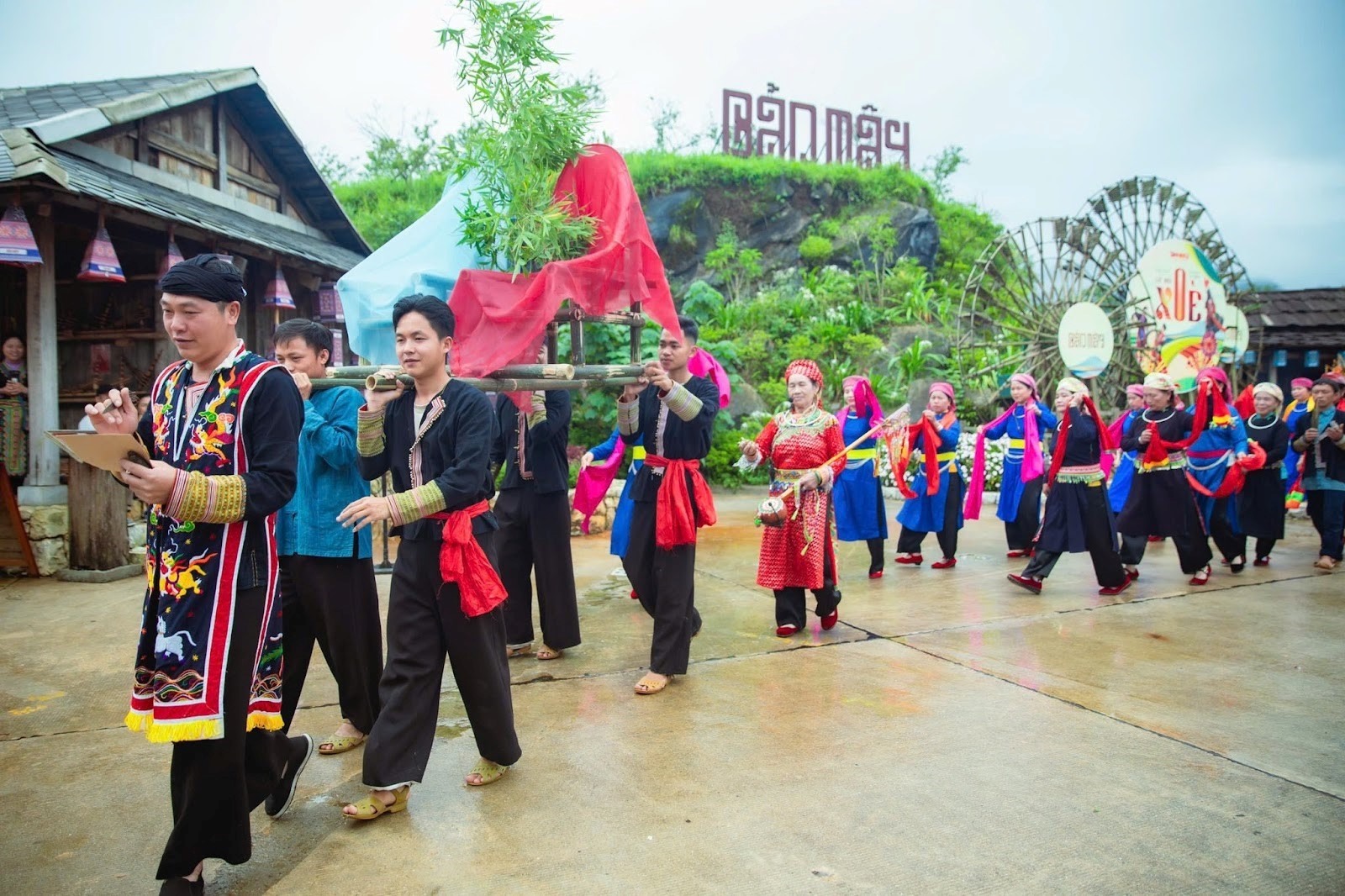 4-le-hoi-xoe-ban-may-sa-pa-nghi-le-ruoc-thuy-tho-1752576847.jpg