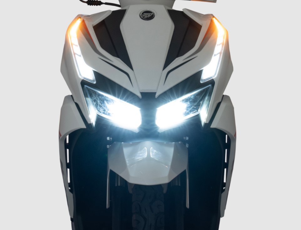 con-ac-mong-cua-honda-vario-chinh-thuc-ra-mat-voi-gia-hap-dan-thiet-ke-dep-mat-lan-at-air-blade-anh-2-1752574686.jpg