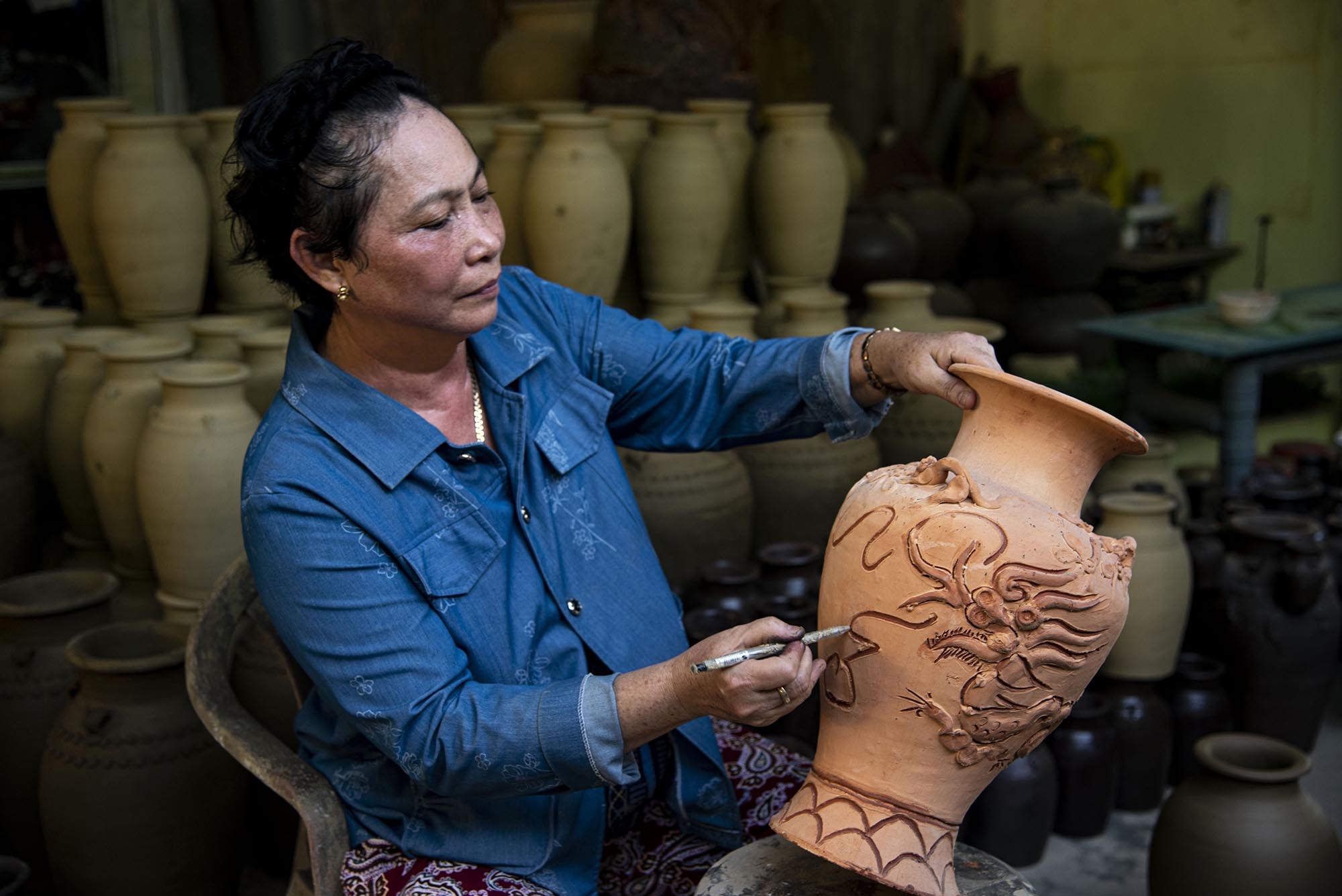 2a-ba-pham-thi-thu-cuc-nghe-nhan-lang-gom-my-thien-binh-son-anh-nsna-nguyen-dang-lam-1752653573.jpg