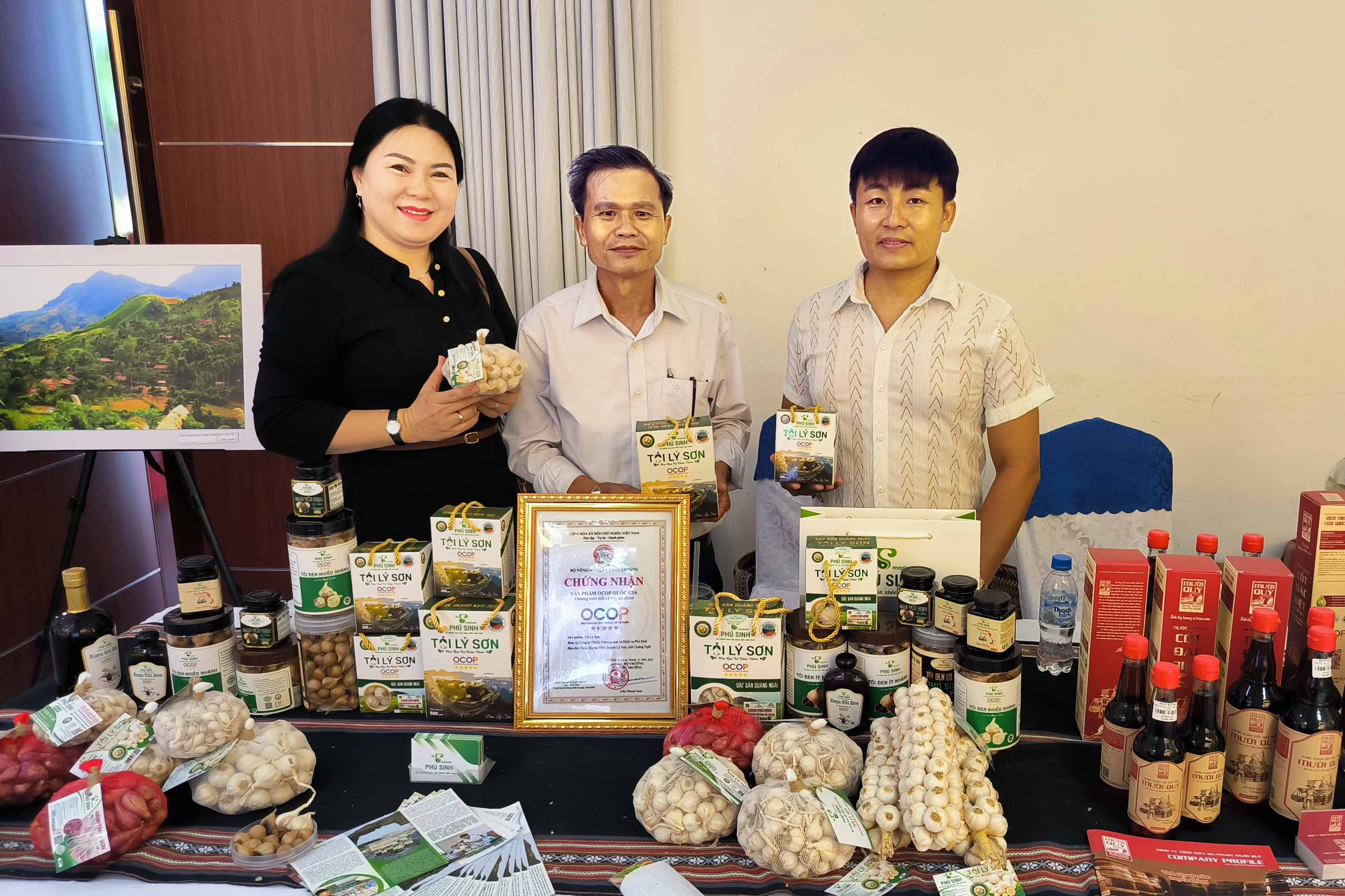 2-quay-ban-san-pham-toi-ly-son-dat-tieu-chuan-5-sao-1753258332.jpg