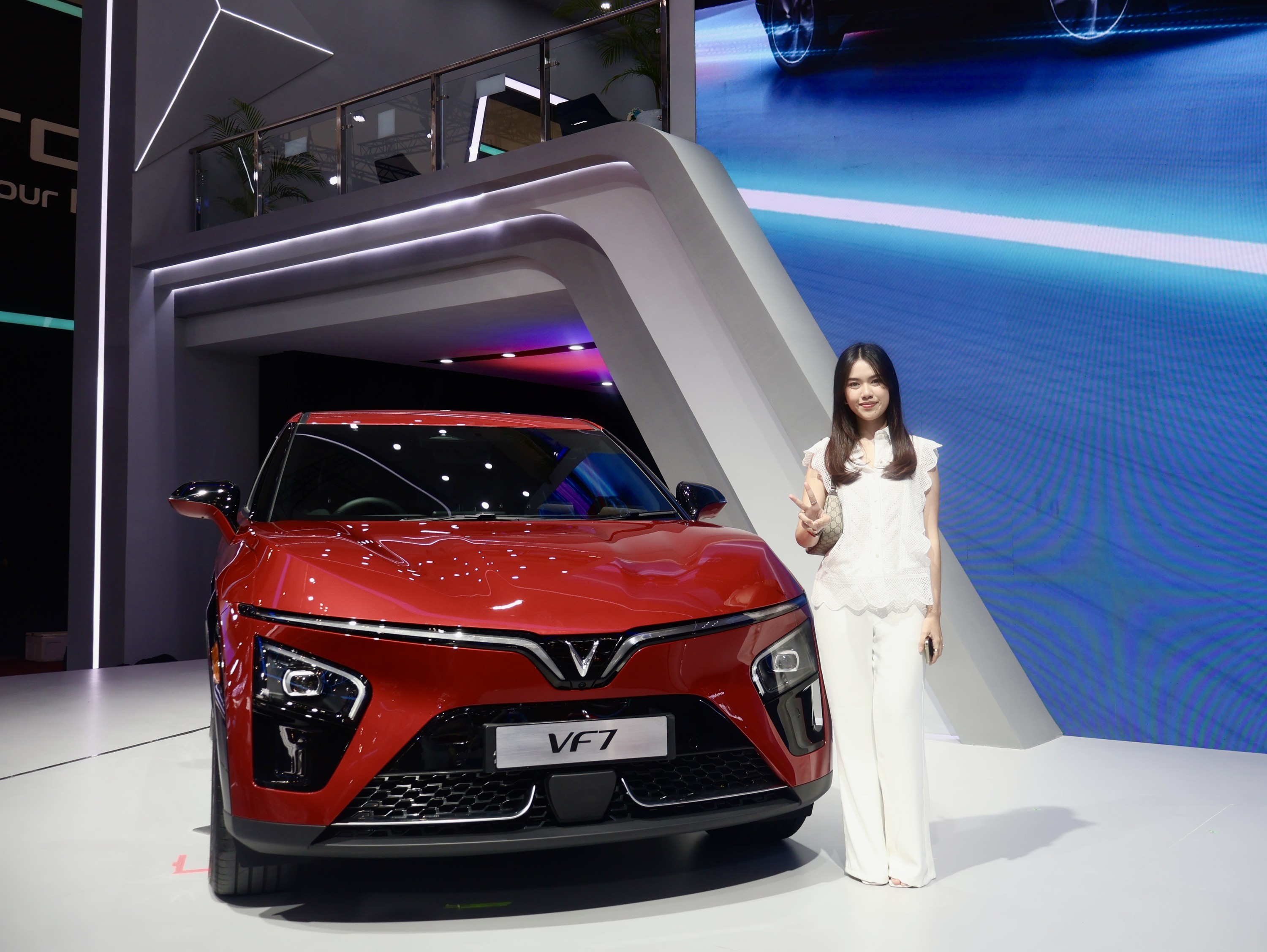 Doanh nhân trẻ Indonesia hết lời khen VinFast VF 7: ‘Rất thể thao, thời thượng và đậm chất châu Âu’