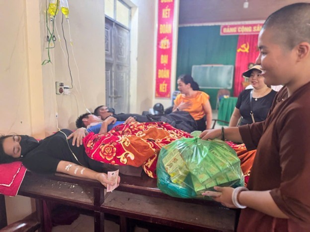 ho-tro-dong-bao-vung-lu5-1753524052.jpg