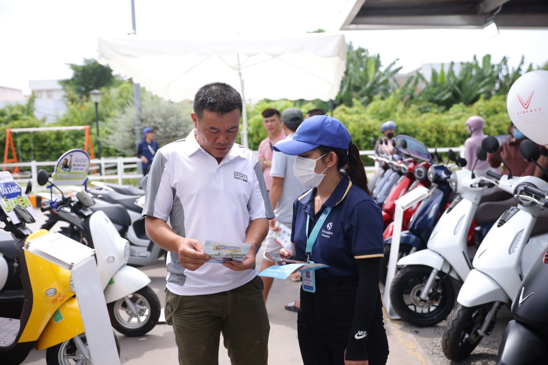 dai-hoi-doi-xang-lay-dien-bung-no-3-mien-khach-xep-hang-lai-thu-chot-don-voi-loat-uu-dai-lon-anh-2-1753609340.JPG