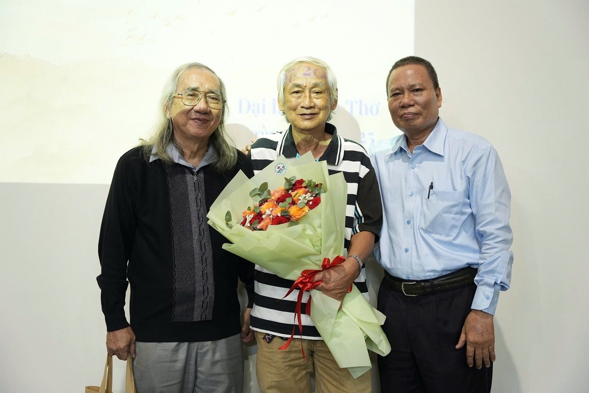 dien-gia-nhat-chieu-nhac-si-ho-hoang-va-ong-tran-chau-1753728204.jpg