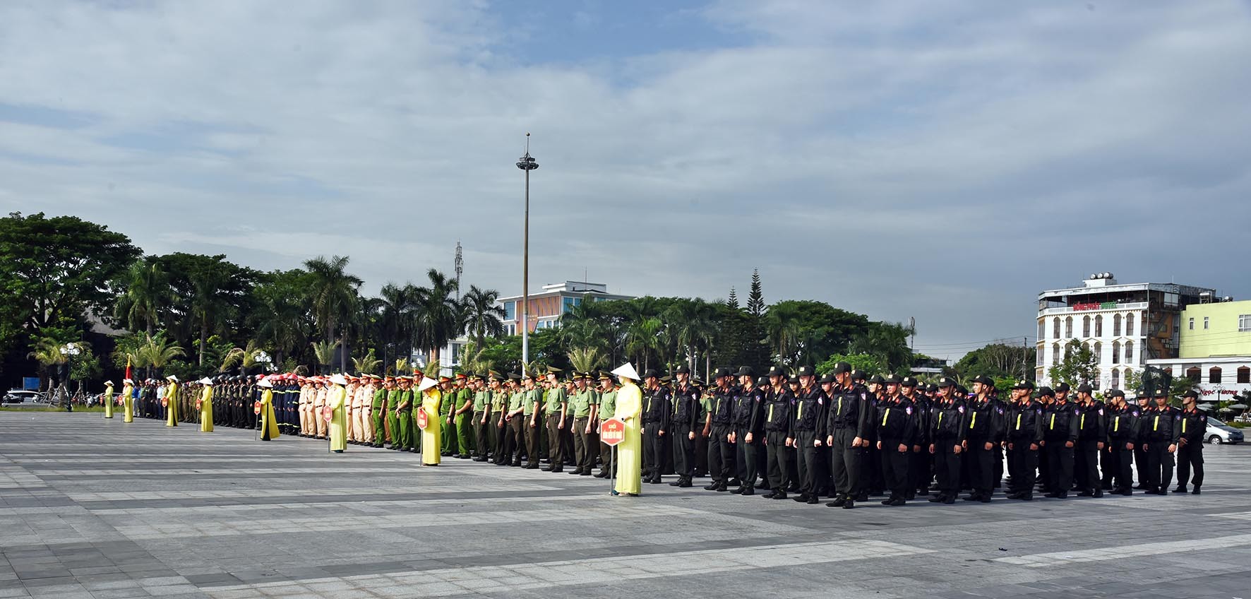 3a-cac-don-vi-truc-thuoc-cong-an-tinh-tham-du-le-ra-quan-1754036112.jpg