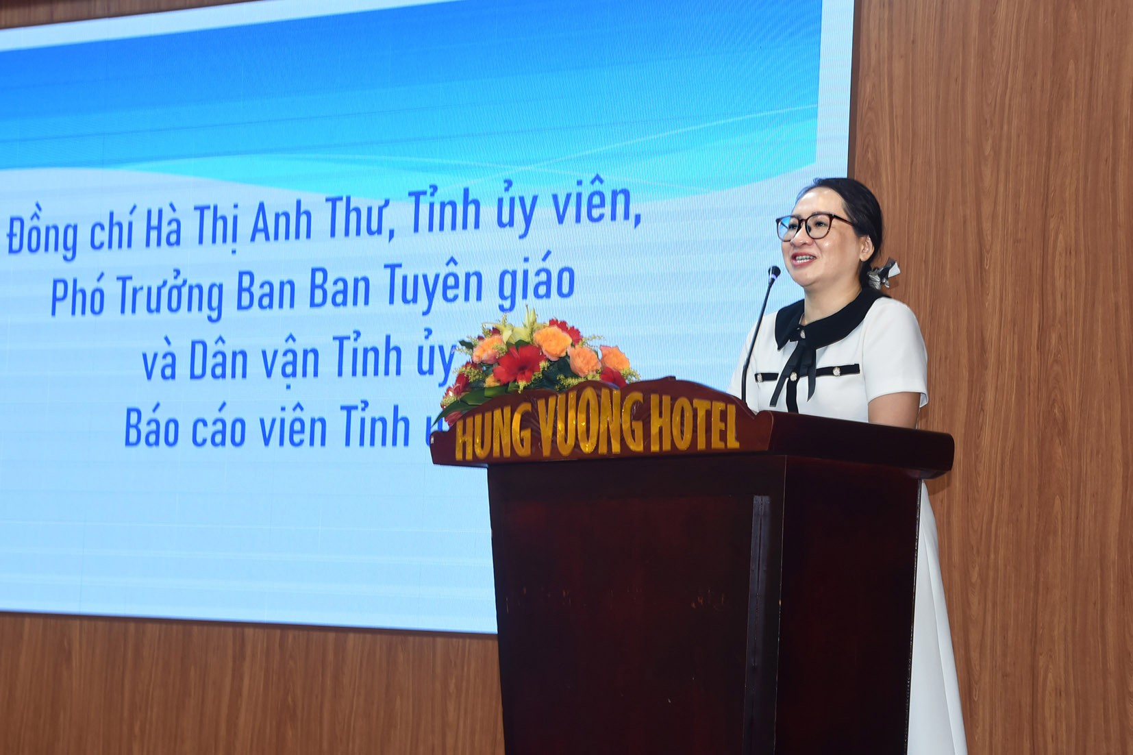5a-ba-ha-thi-anh-thu-pho-truong-ban-tuyen-giao-va-dan-van-tinh-uy-bao-cao-chuyen-de-tai-hoi-nghi-1754041700.jpg