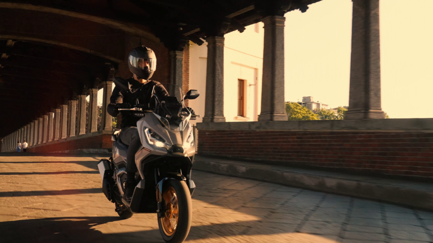 ra-mat-chien-binh-xe-ga-174cc-moi-gia-57-trieu-dong-re-nhu-honda-air-blade-ma-trang-bi-hon-ca-sh-anh-1-1754222486.png