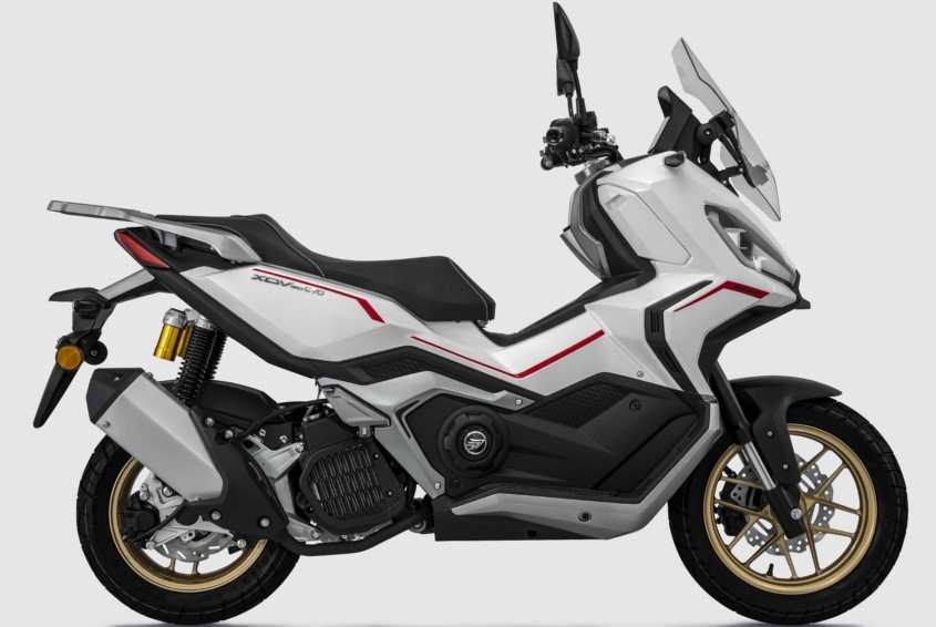 ra-mat-chien-binh-xe-ga-174cc-moi-gia-57-trieu-dong-re-nhu-honda-air-blade-ma-trang-bi-hon-ca-sh-anh-2-1754222486.jpg