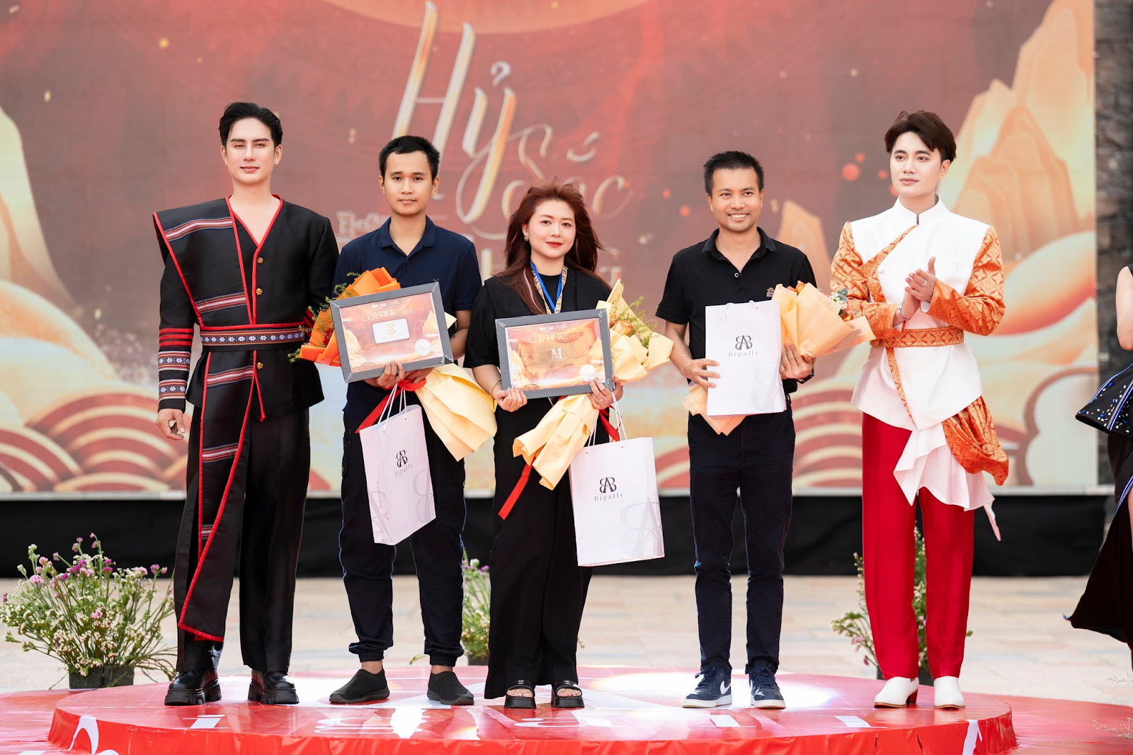 hy-sac-lac-hong-da-nang15-1754463828.png