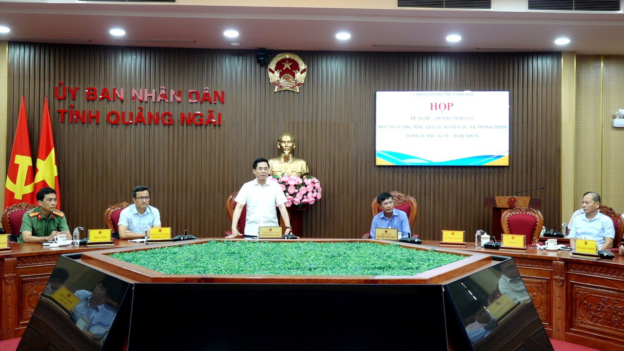 chu-tich-ubnd-tinh-nguyen-hoang-giang-chu-tri-cuoc-hop-1754558062.jpg