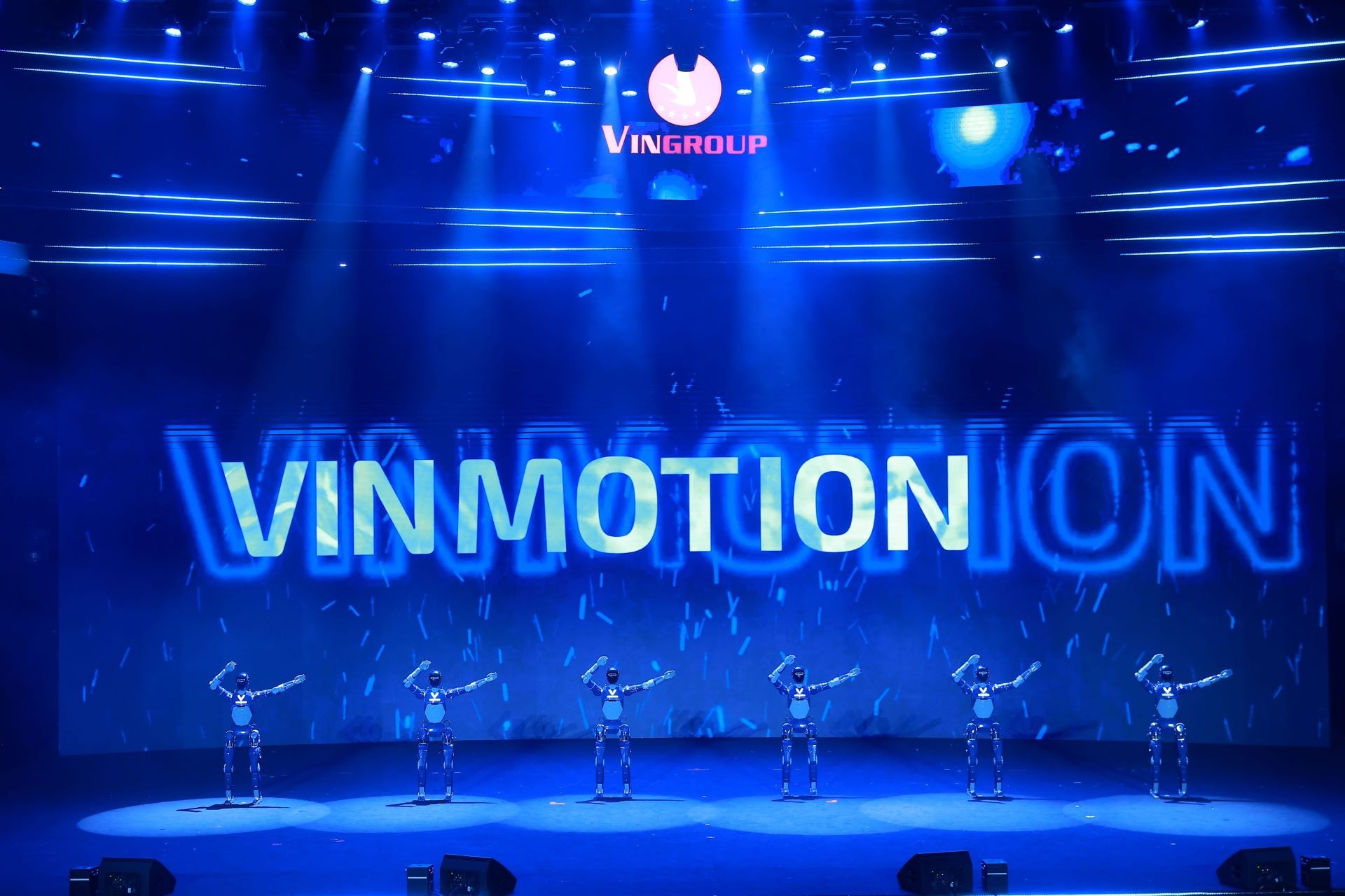 Chủ tịch VinMotion tiết lộ bí mật sau màn nhảy múa gây bão của dàn robot hình người Make in Vietnam ảnh 1