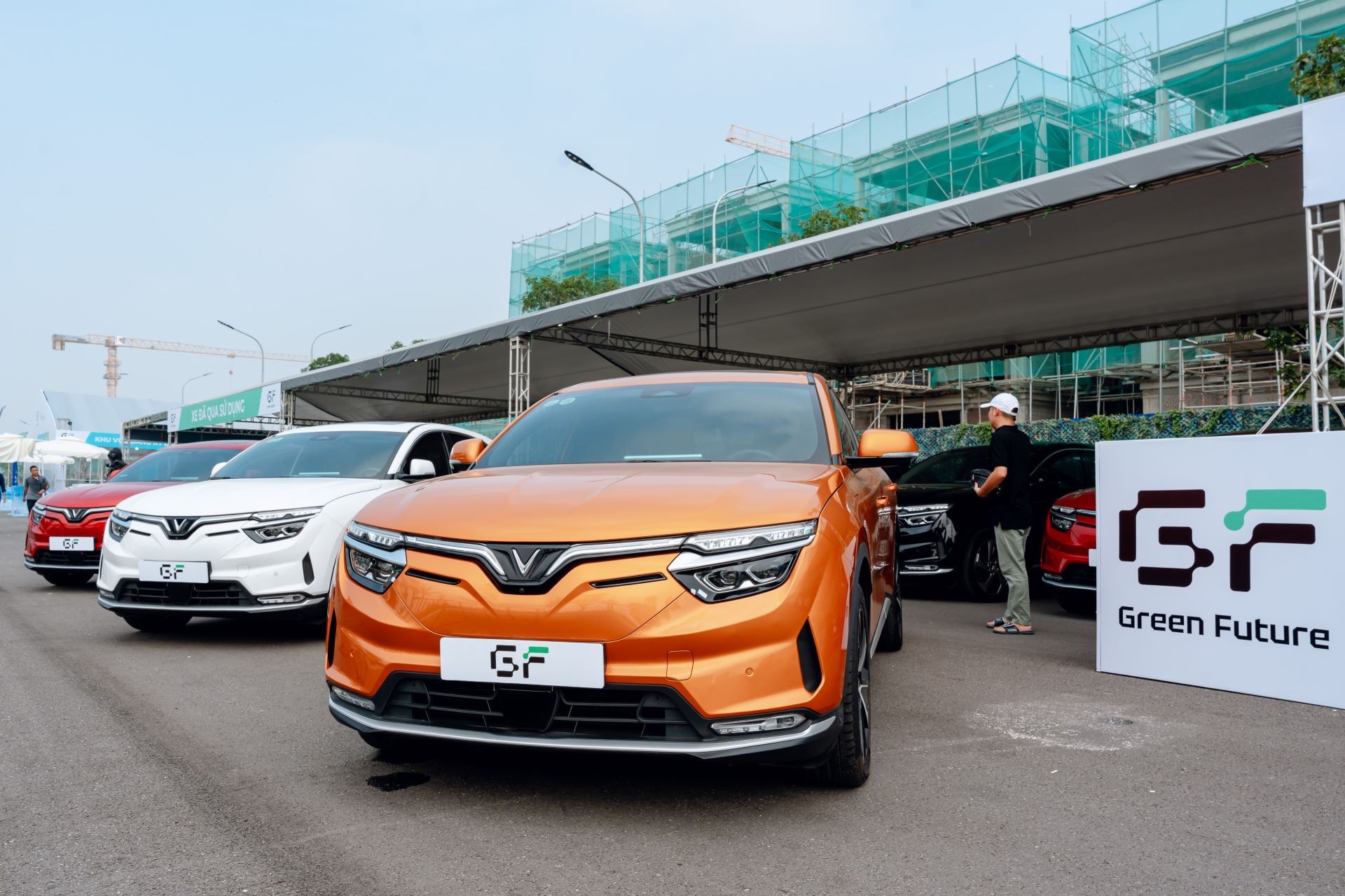 Đổi xe xăng cũ lấy xe điện VinFast tại Hà Nội: Tài xế dịch vụ nhận ưu đãi kép với Limo Green