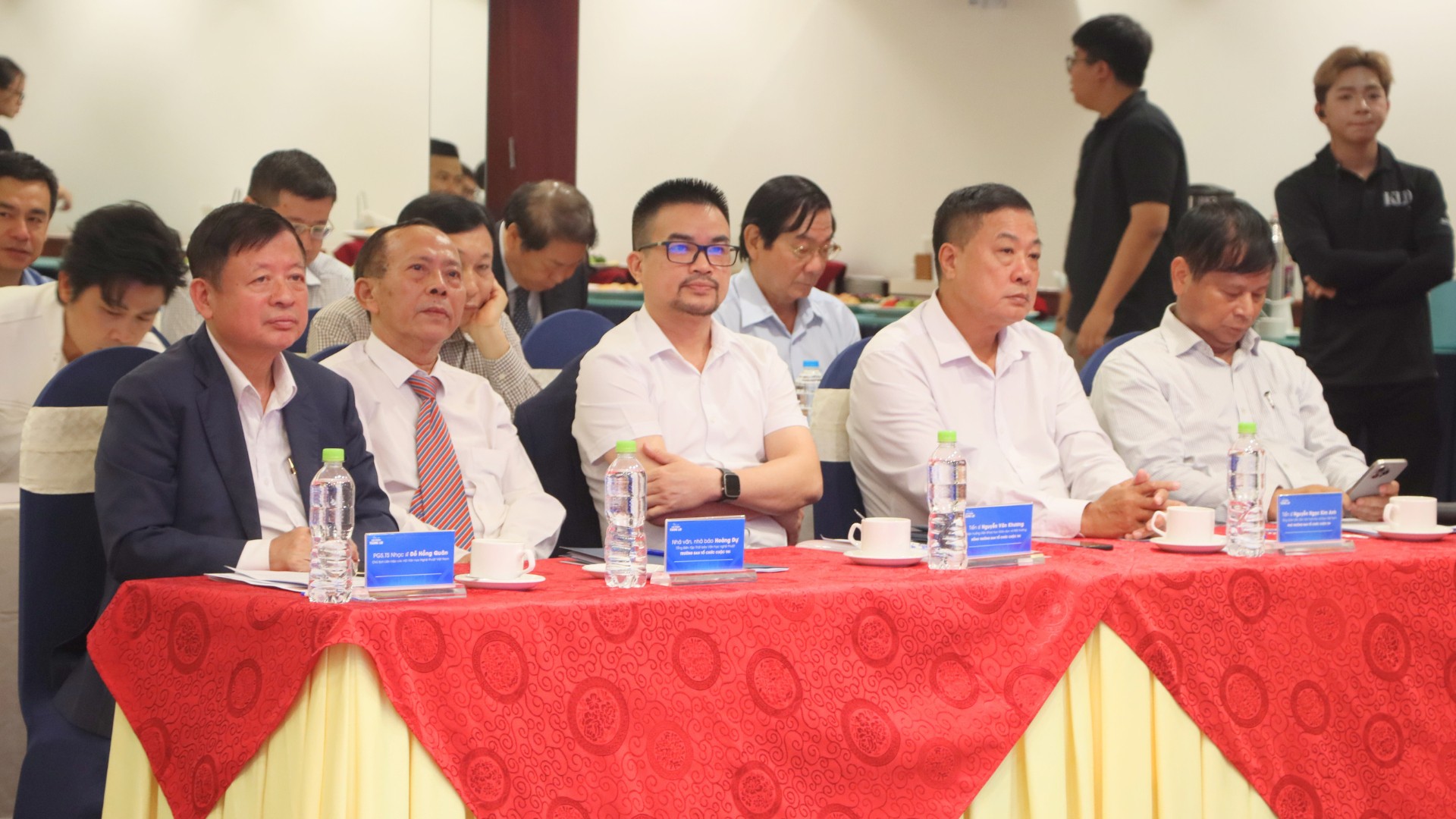 dai-bieu-khach-moi-toa-dam-den-voi-con-duong-tuong-lai-1755441301.jpg