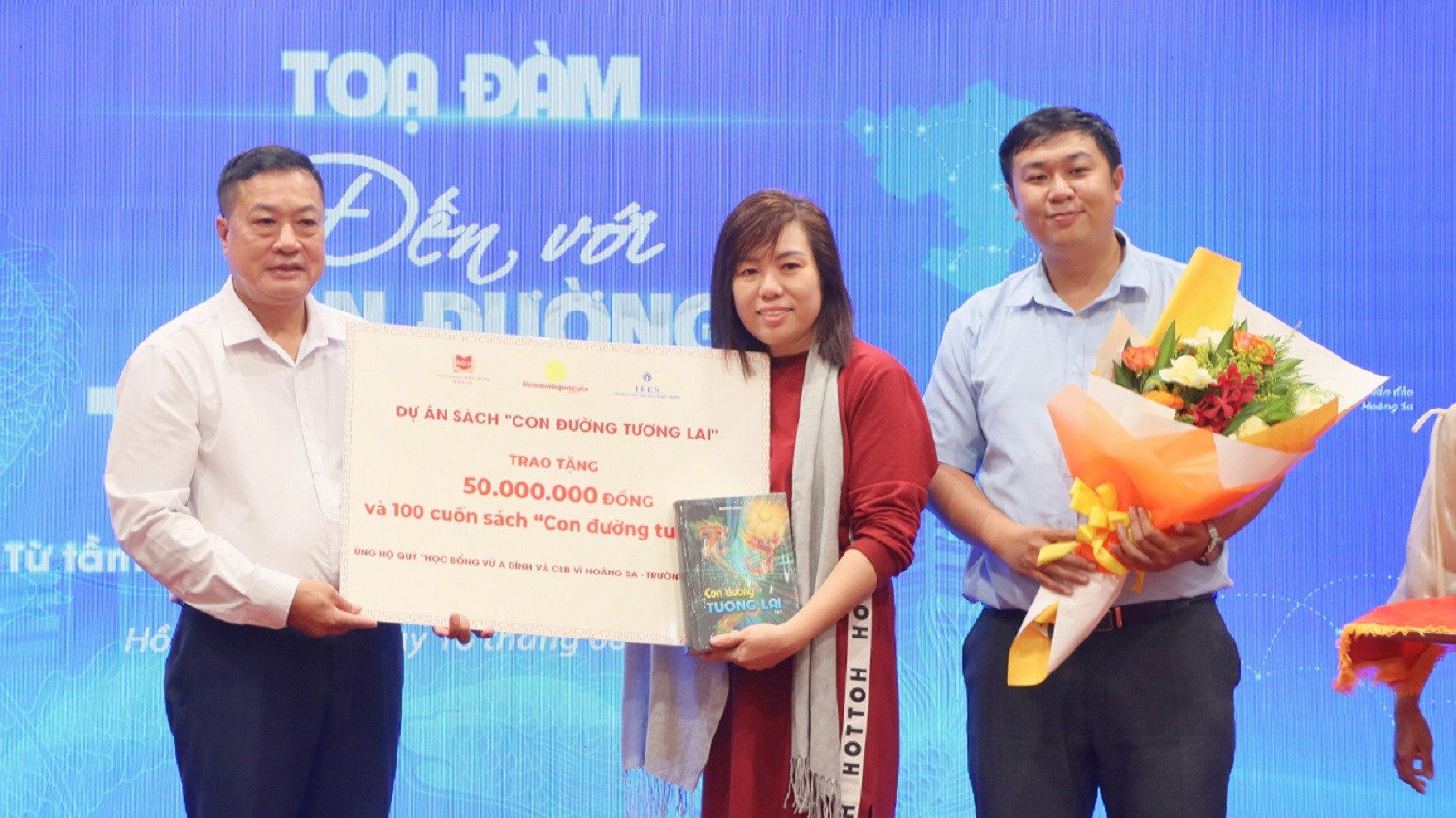 du-an-sach-con-duong-tuong-lai-ung-ho-quy-hoc-bong-vu-a-dinh-va-clb-vi-hoang-sa-truong-sa-1755442117.jpg