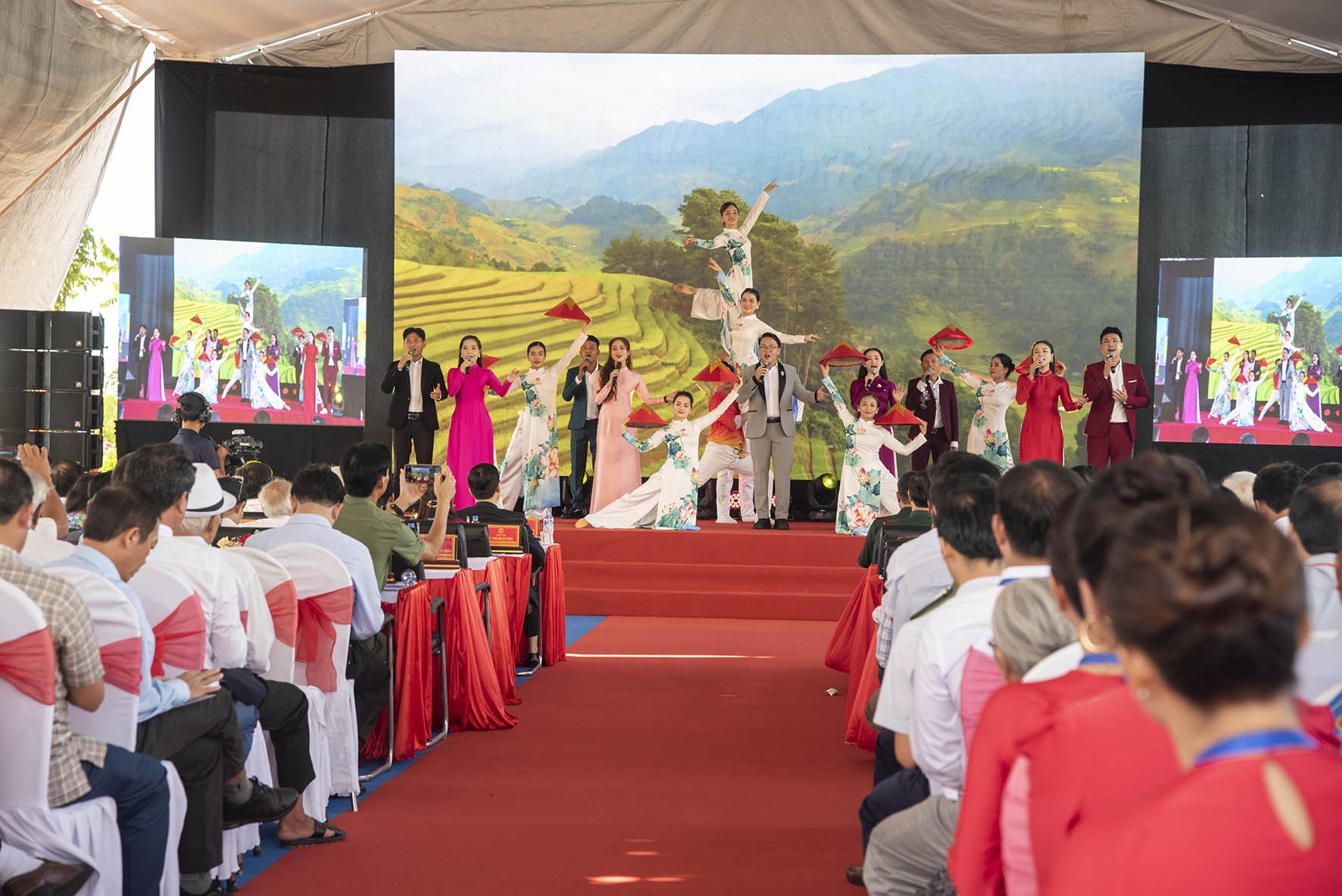 1adsc-7759-chuong-trinh-van-nghe-chao-mung-1755592435.jpg