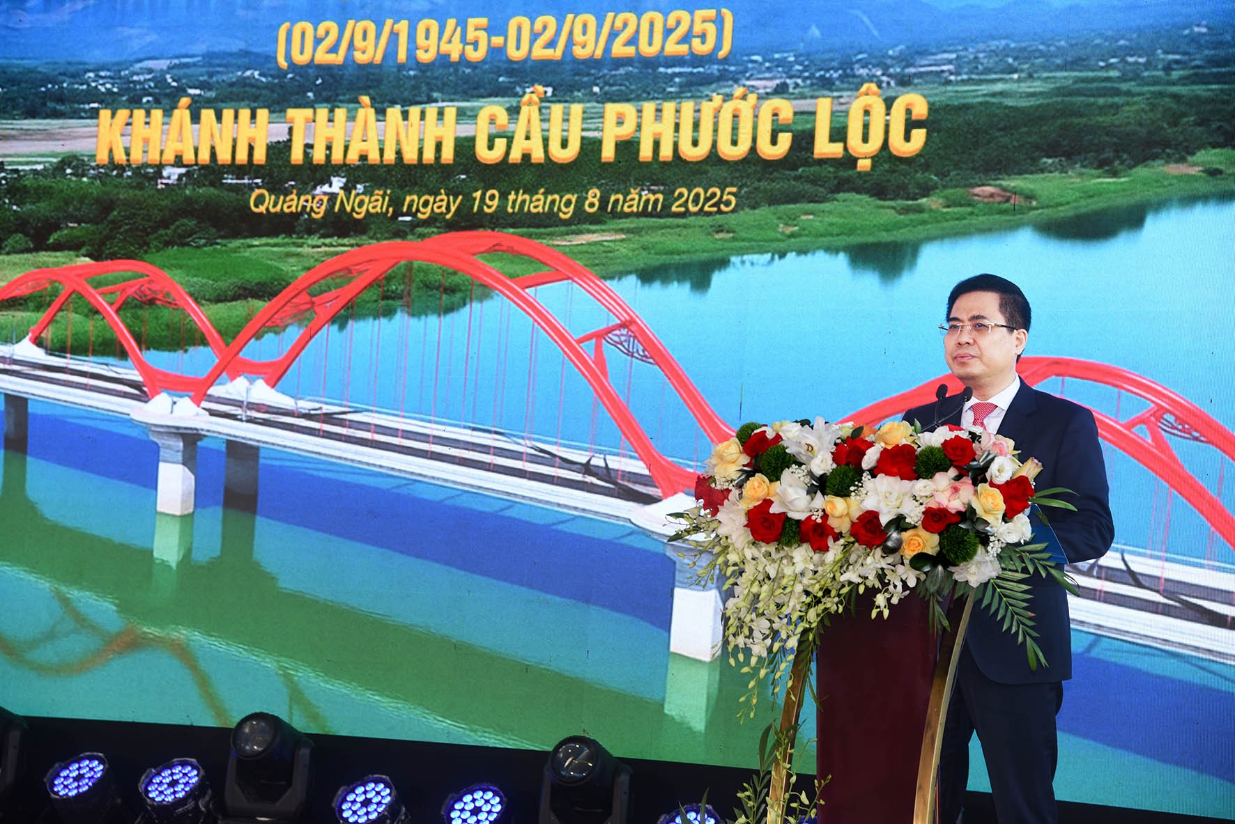 6a-dsc-7776-chu-tich-ubnd-tinh-quang-ngai-nguyen-hoang-giang-phat-bieu-tai-le-khanh-thanh-cau-phuoc-loc-1755592435.jpg