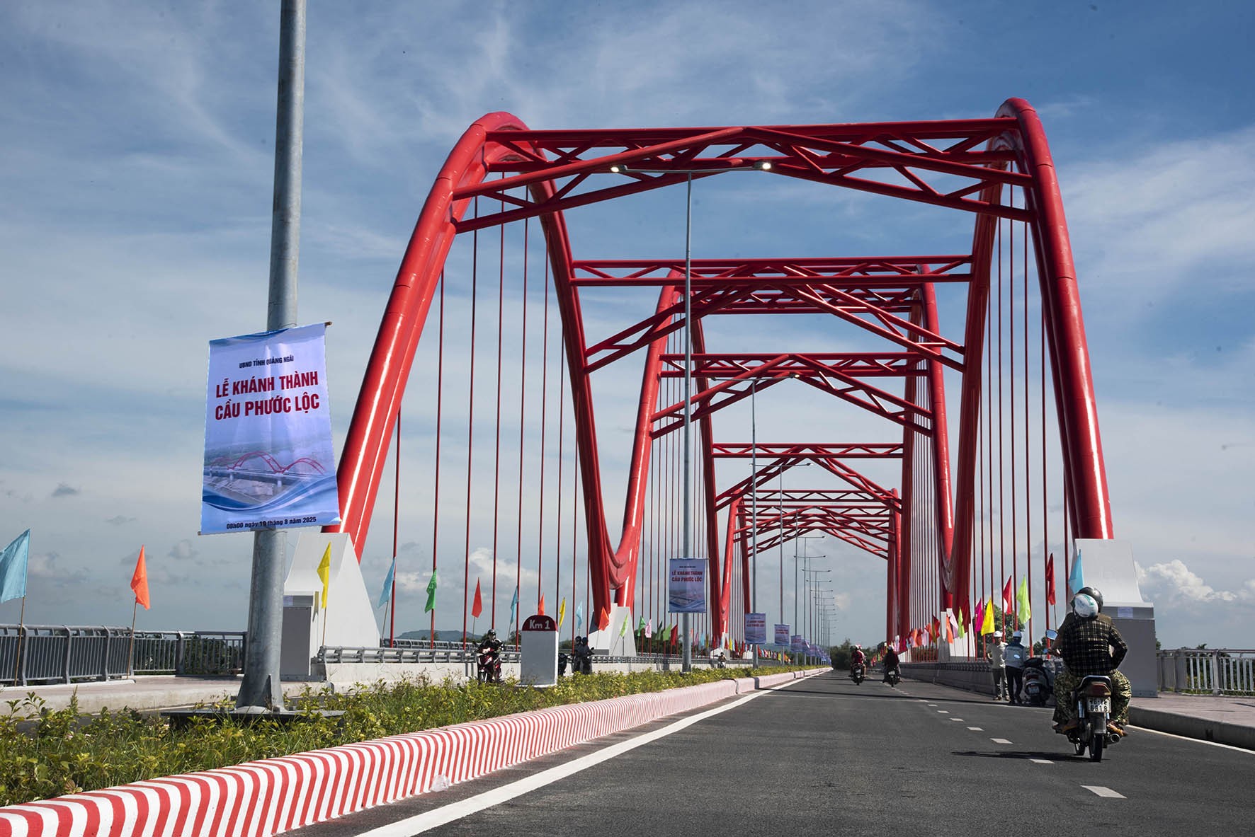 7a-dsc-7796-cau-phuoc-loc-trong-ngay-khanh-thanh-1755592435.jpg