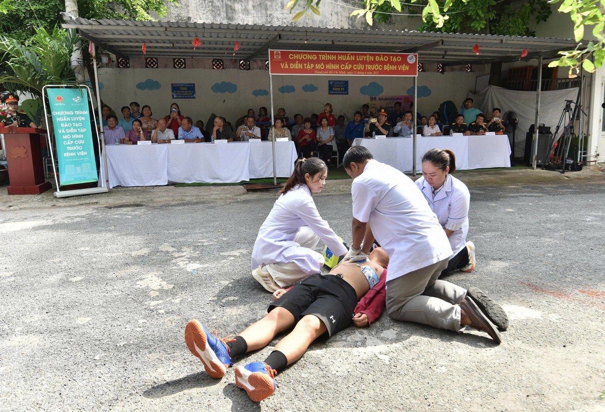 nguoi-dan-ong-74-tuoi-hoi-sinh-ngoan-muc-sau-95-phut-ngung-tim-1-1755693651.jpg