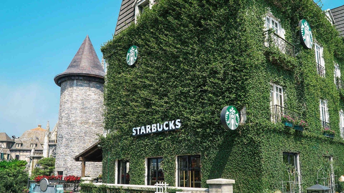 cua-hang-starbucks-tai-lang-phap-sun-world-ba-na-hills-1755941135.jpg