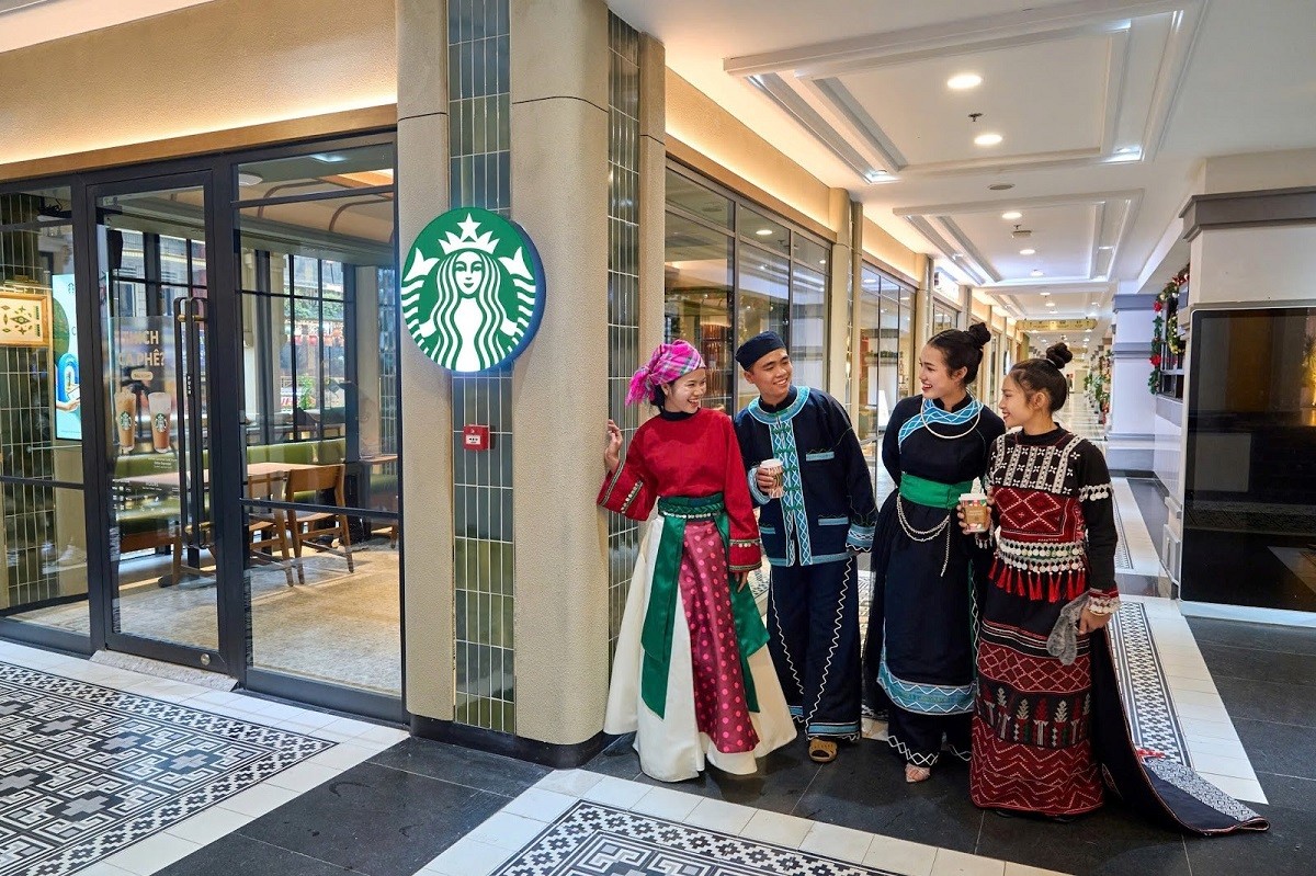 khong-gian-starbucks-sun-plaza-ga-tau-hoa-muong-hoa-1755941135.jpg