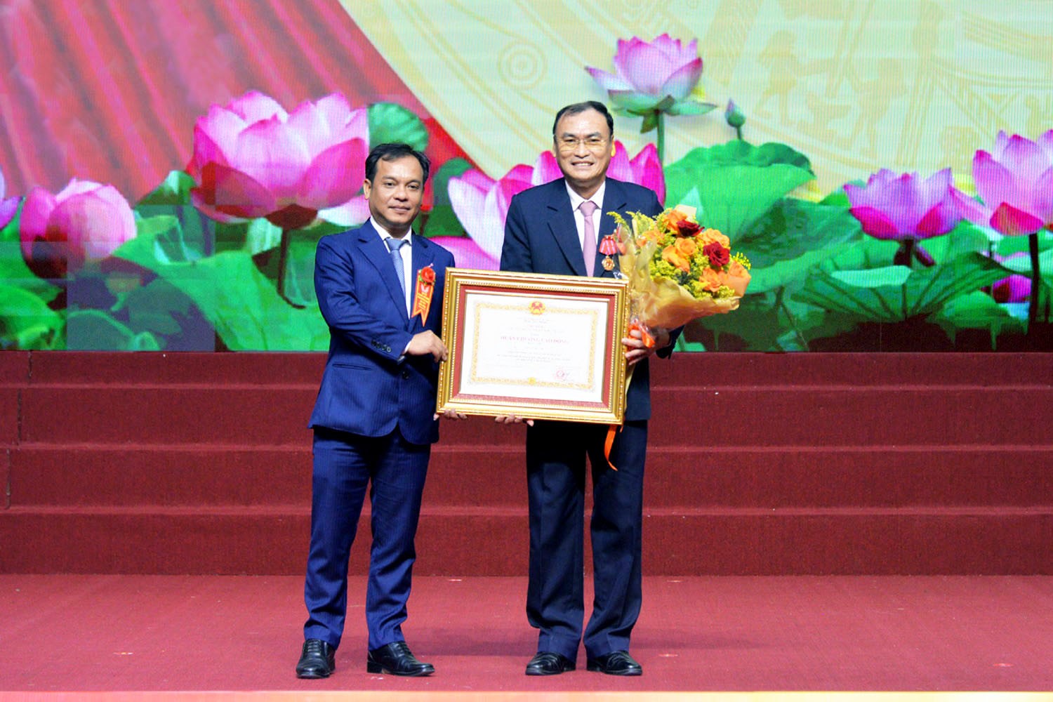 008-tang-huan-chuong-lao-dong-hang-nhi-cho-dong-chi-vo-van-quynh-1756114547.jpg