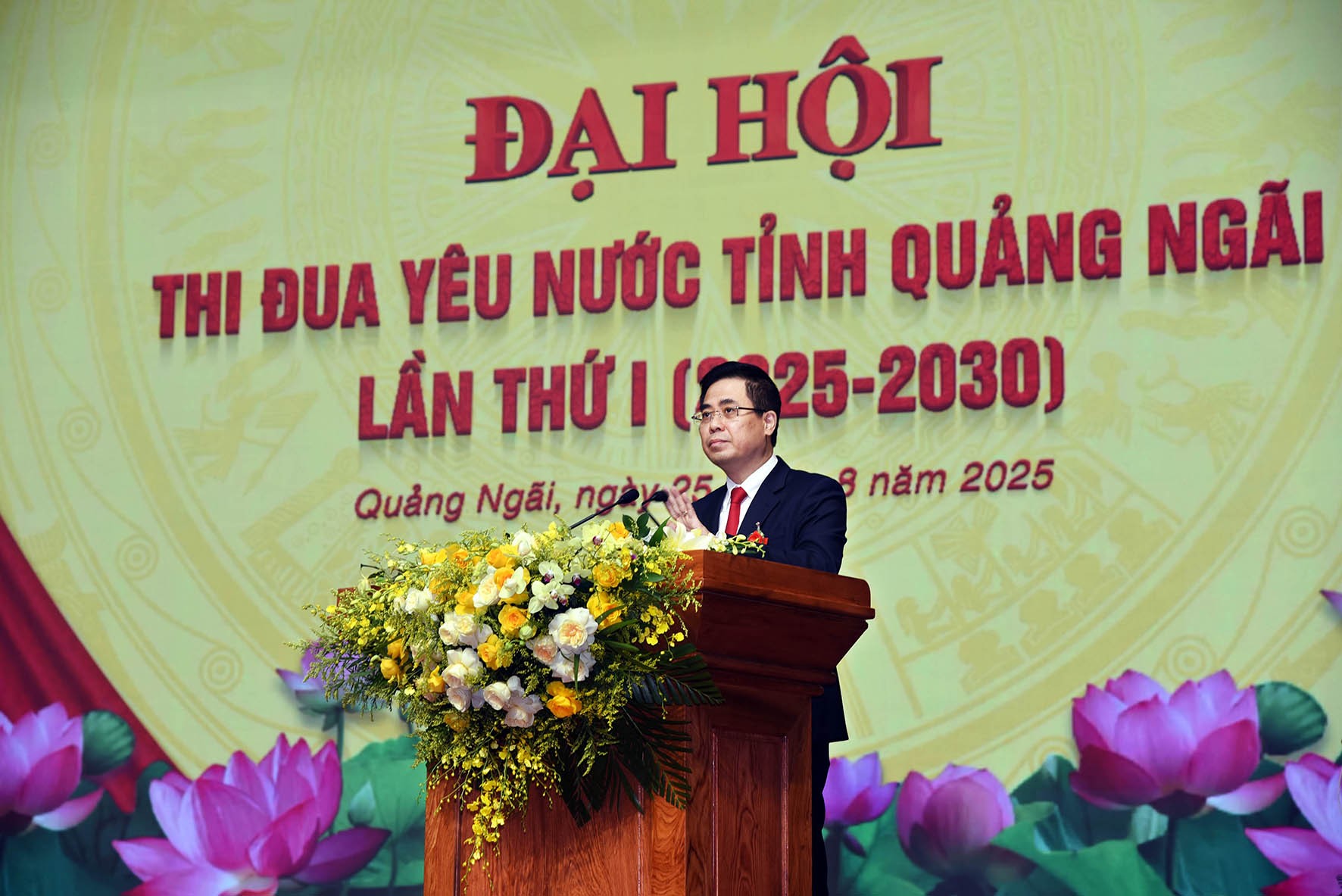 3-dsc-7985-ong-nguyen-hoang-giang-chu-tich-ubnd-tinh-quang-ngai-phat-bieu-khai-mac-dai-hoi-1756114547.jpg