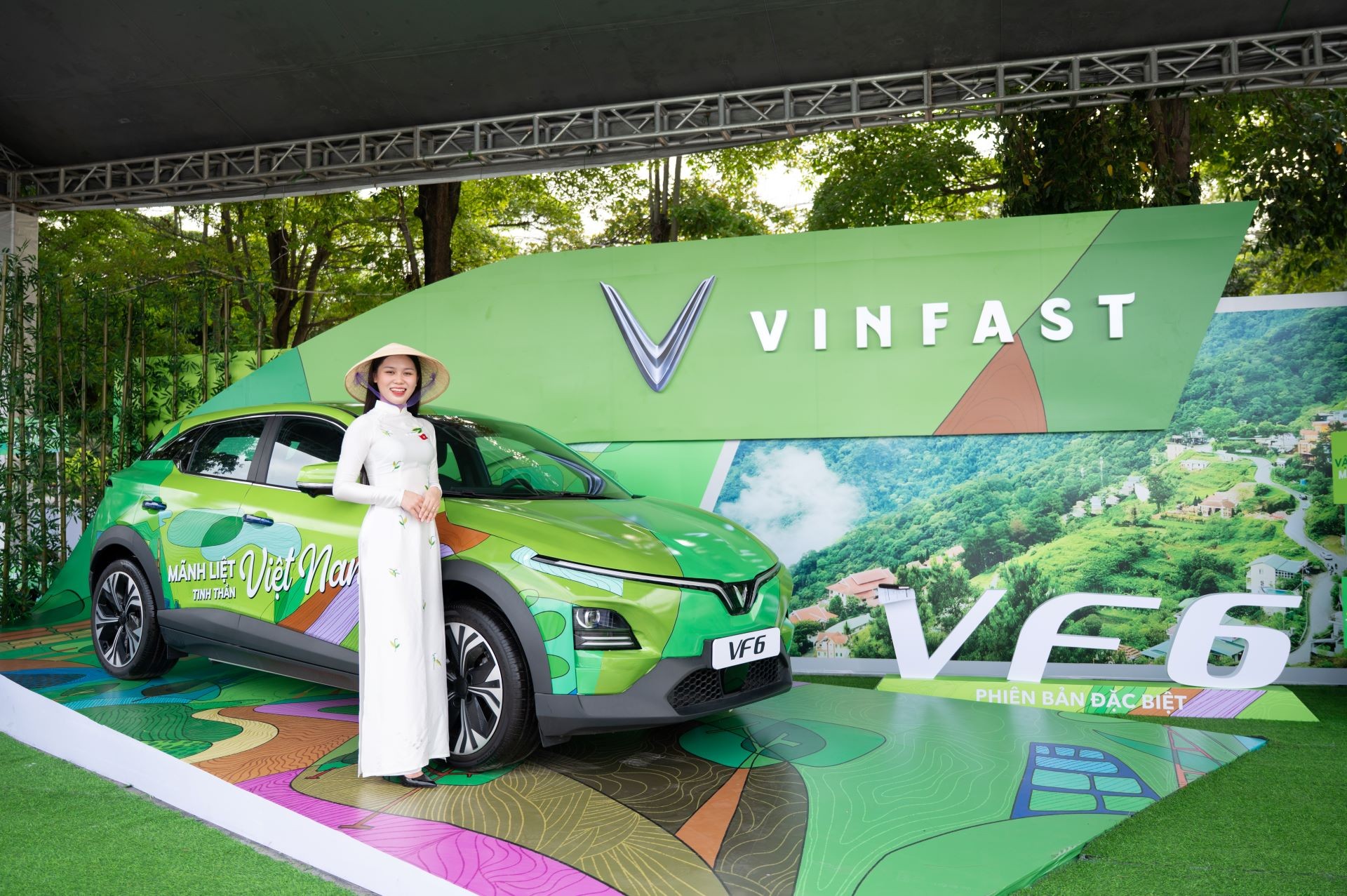 ‘Siêu đại hội’ thu xăng đổi điện của VinFast nóng khắp 3 miền, người dân xếp hàng lên đời xe xanh ảnh 5