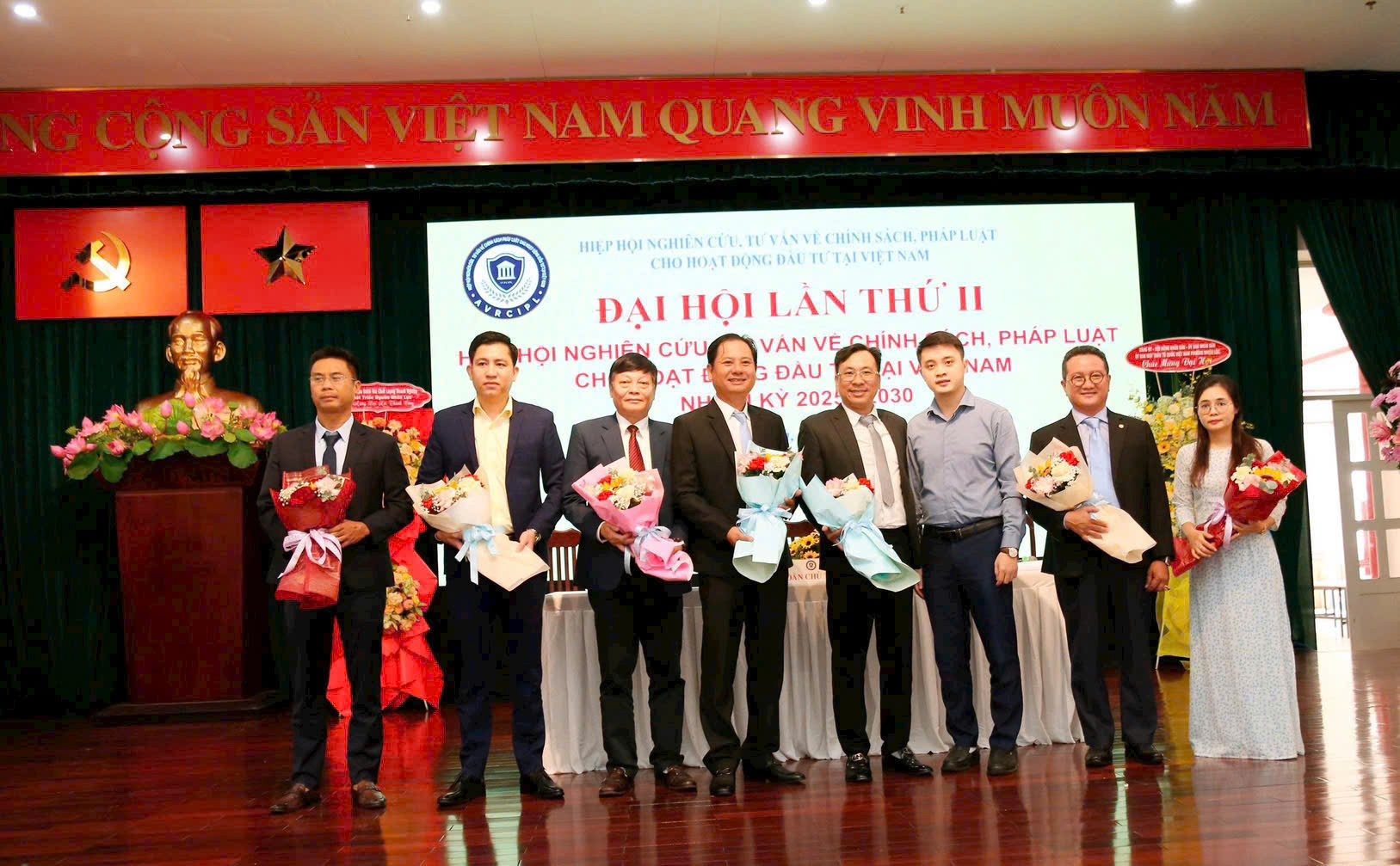 ban-lanh-dao-hiep-hoi-nhiem-ky-moi-1756356811.jpg