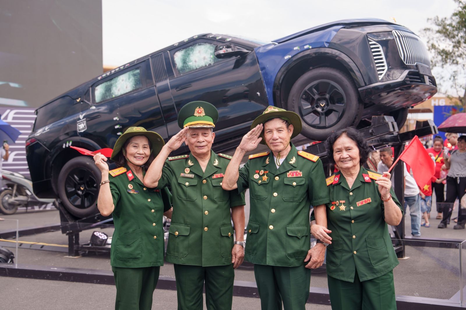 5-chup-anh-cung-xe-dien-chong-dan-lac-hong-900-lx-1756899167.jpg