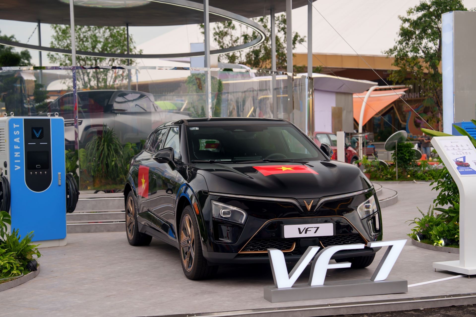 VinFast VF 7: ‘Siêu xe’ chinh phục người trẻ bằng cả hiệu suất lẫn chi phí ảnh 1