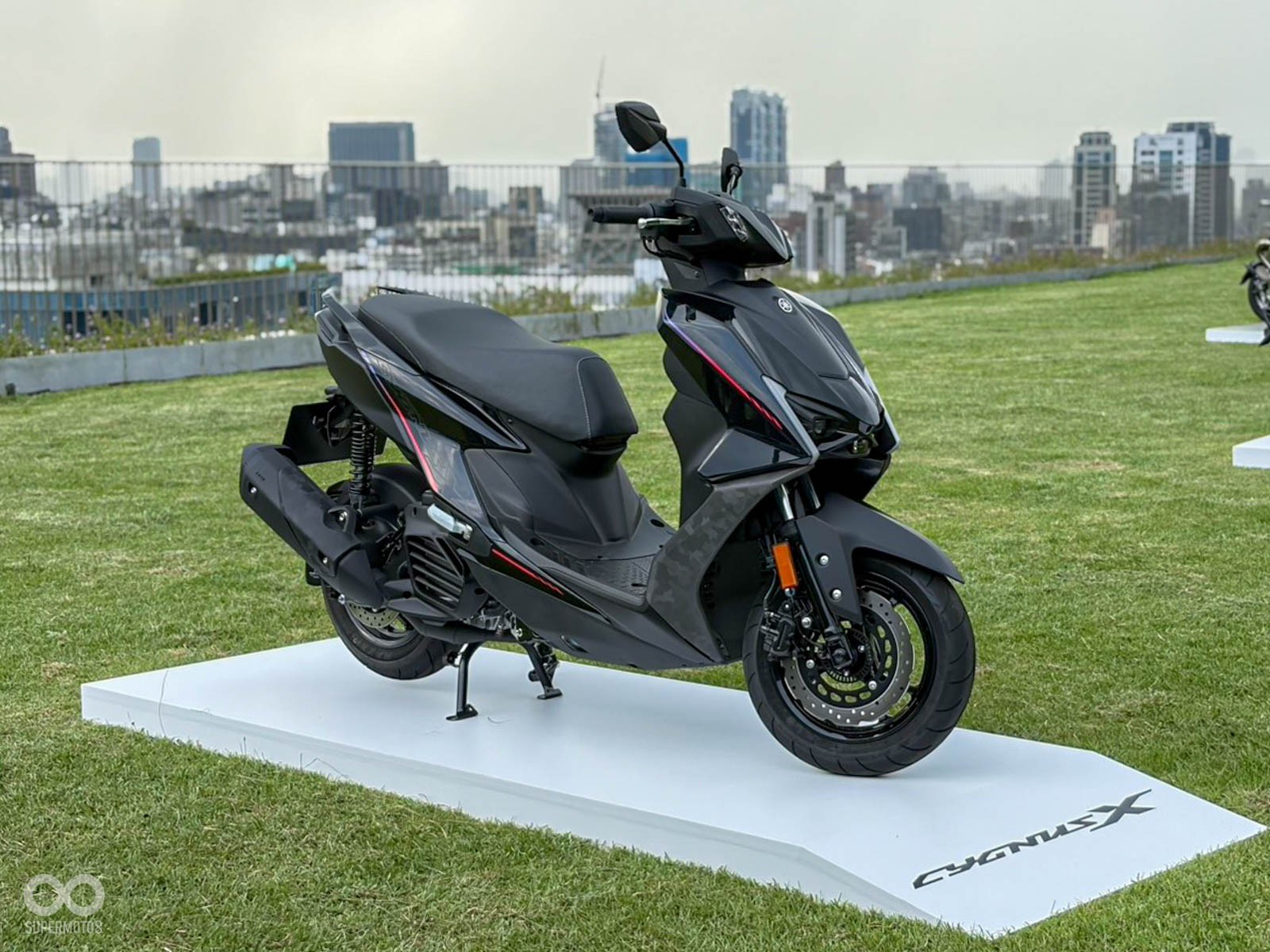 Yamaha chính thức ra mắt ‘cơn ác mộng của Honda Air Blade' với giá mềm, thiết kế đẹp át vía SH Mode ảnh 2
