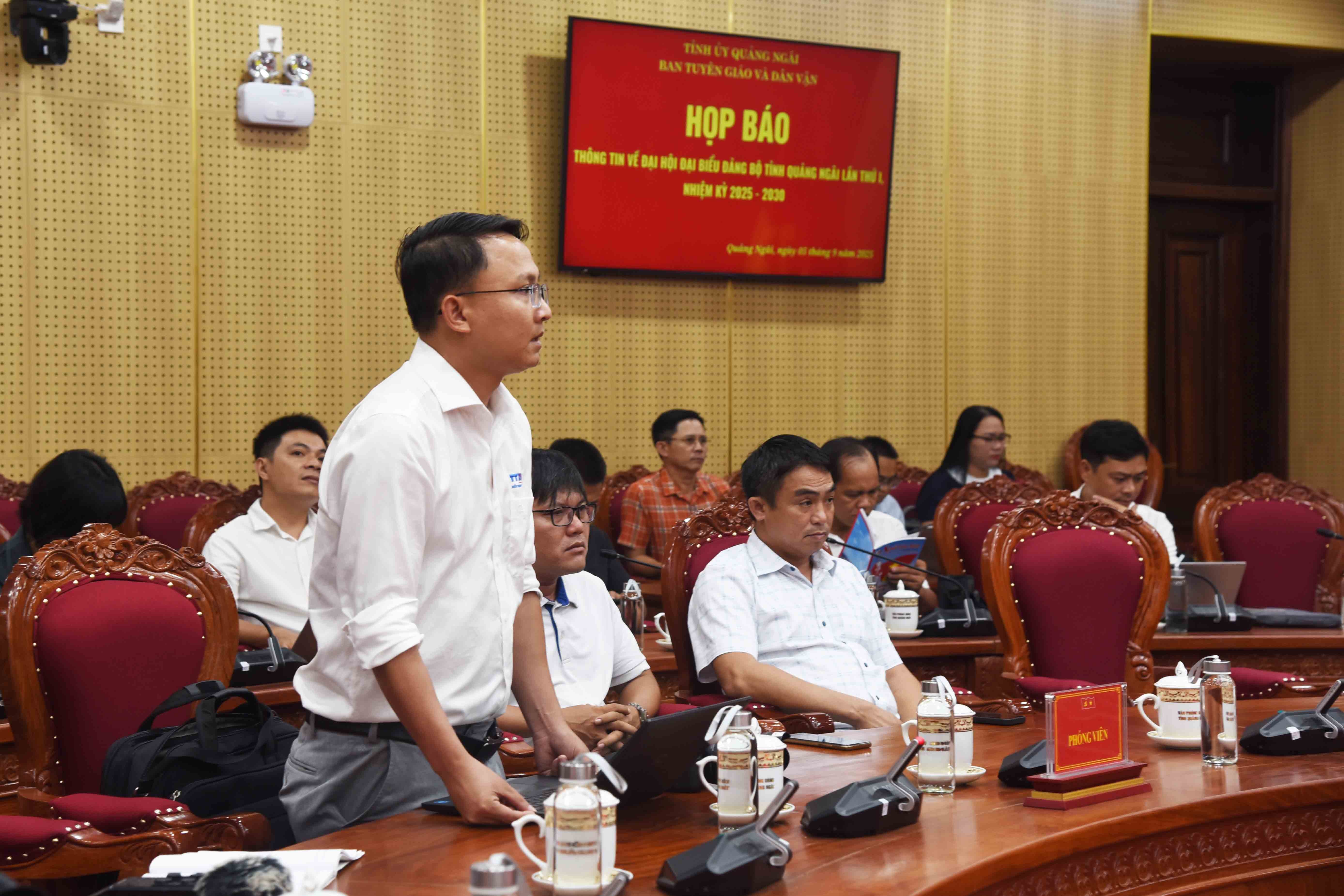 4-phong-vien-co-quan-thuong-tru-ttxvn-tai-quang-ngai-neu-viec-can-thiet-tao-dieu-kien-cho-cac-co-quan-bao-chi-tinh-tac-nghiep-tai-dai-hoi-1757146715.jpg
