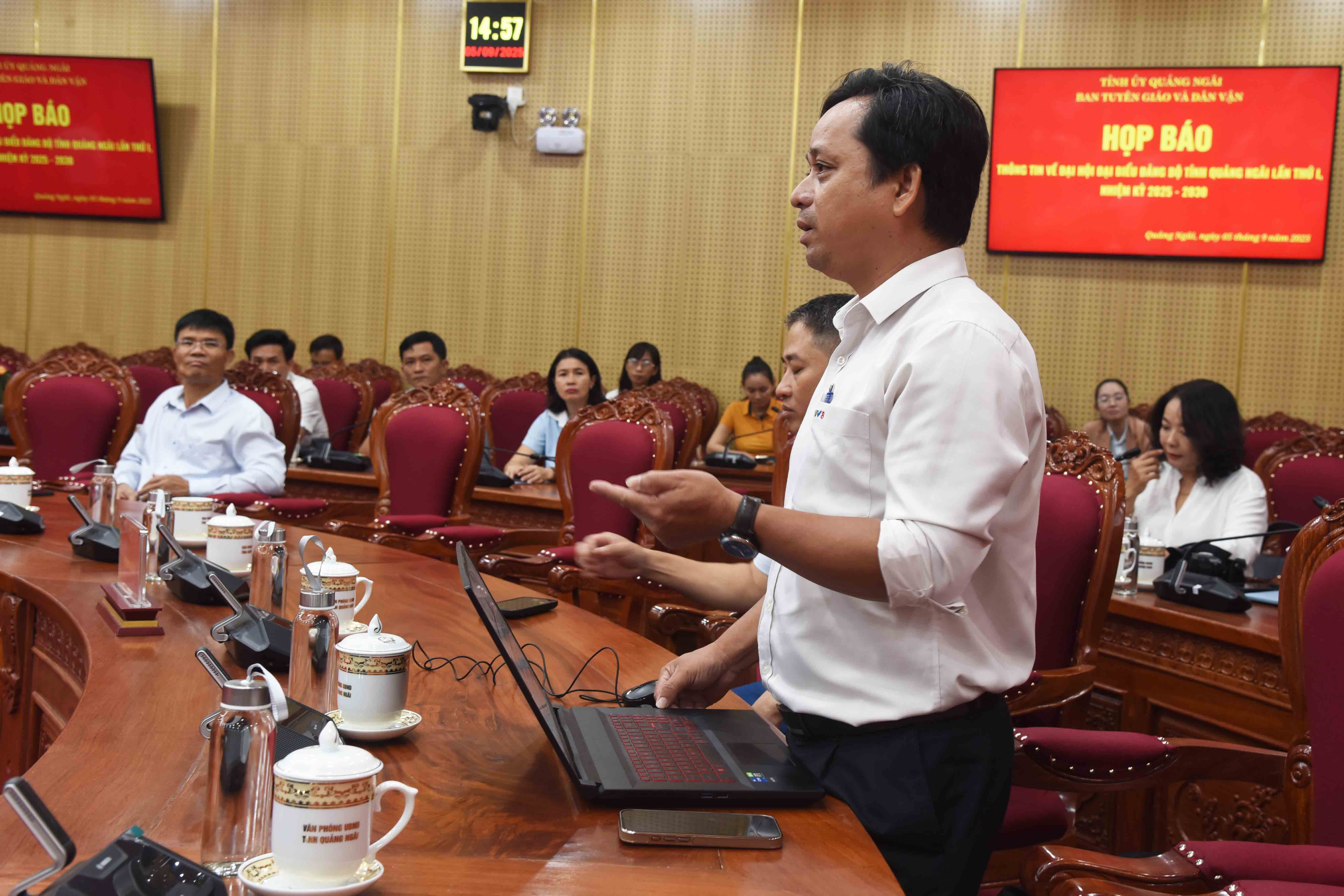 5-phong-vien-dai-th-vtv8-neu-nhung-kho-khan-khi-muon-gap-go-voi-lanh-dao-tinh-de-dua-thong-tin-tuyen-truyen-doi-voi-tinh-quang-ngai-truoc-ngay-dai-hoi-1757146715.jpg