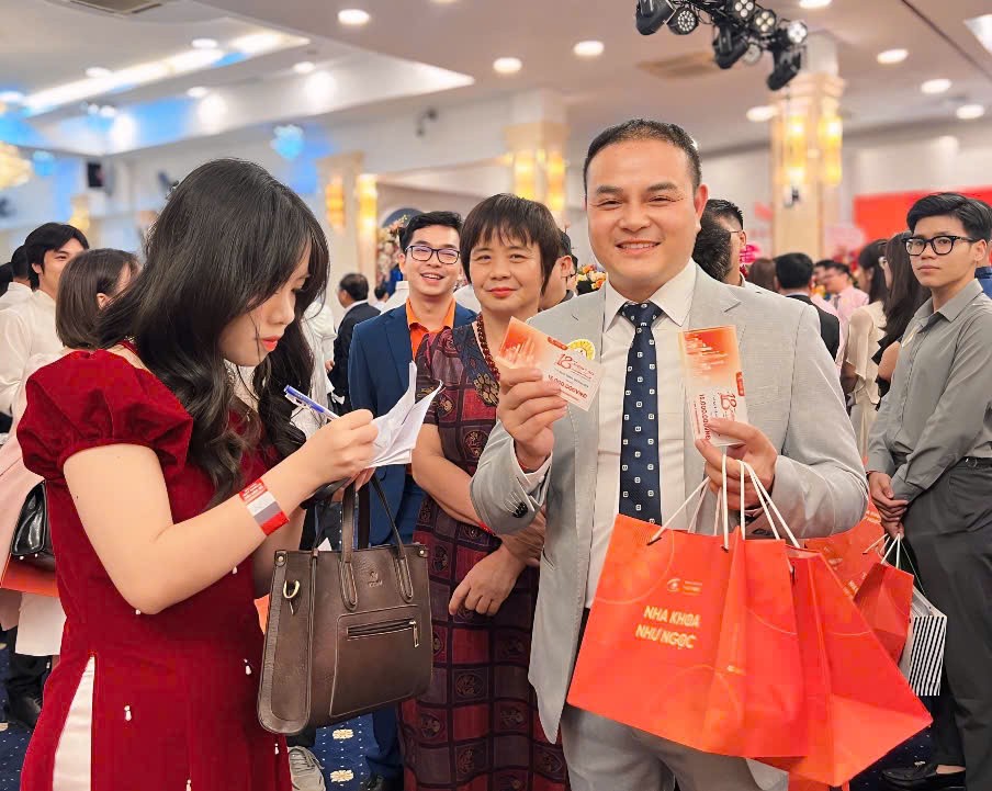 15-doanh-nhan-nguyen-hong-dang-su-kien-ky-niem-18-nam-thanh-lap-nha-khoa-nhu-ngoc-1757483831.jpg