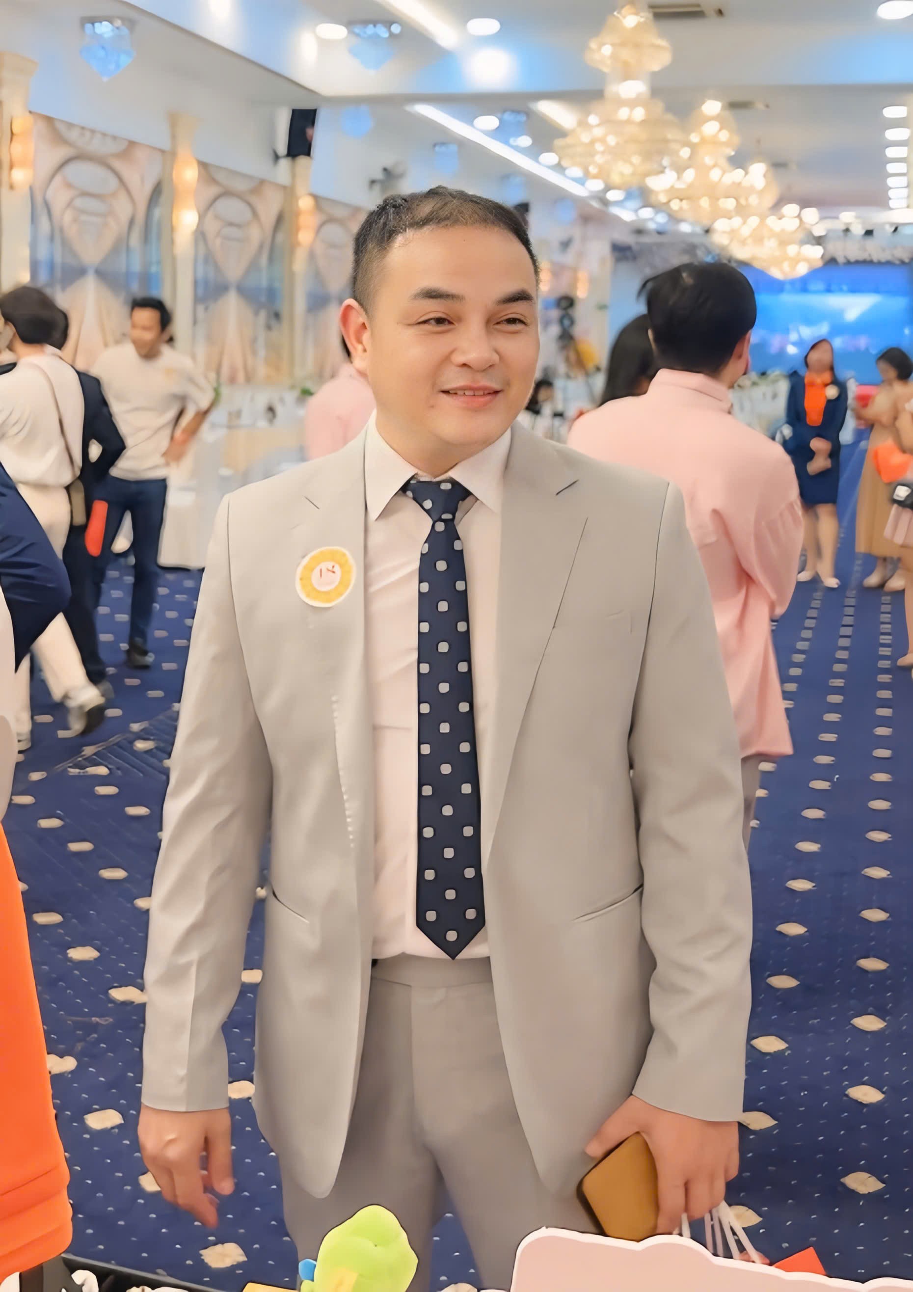 2-doanh-nhan-nguyen-hong-dang-su-kien-ky-niem-18-nam-thanh-lap-nha-khoa-nhu-ngoc-1757483837.jpg