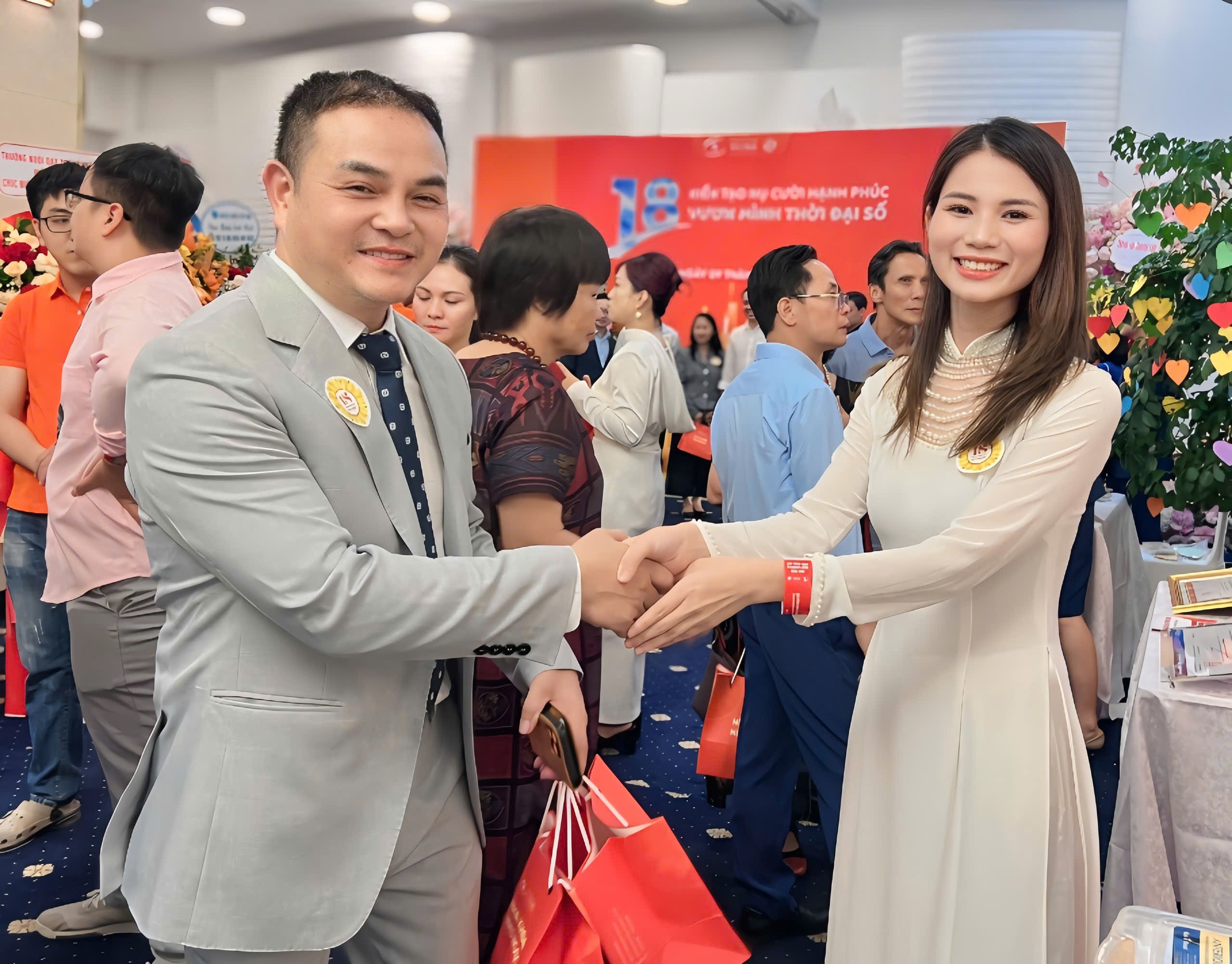 3-doanh-nhan-nguyen-hong-dang-su-kien-ky-niem-18-nam-thanh-lap-nha-khoa-nhu-ngoc-1757483838.jpg