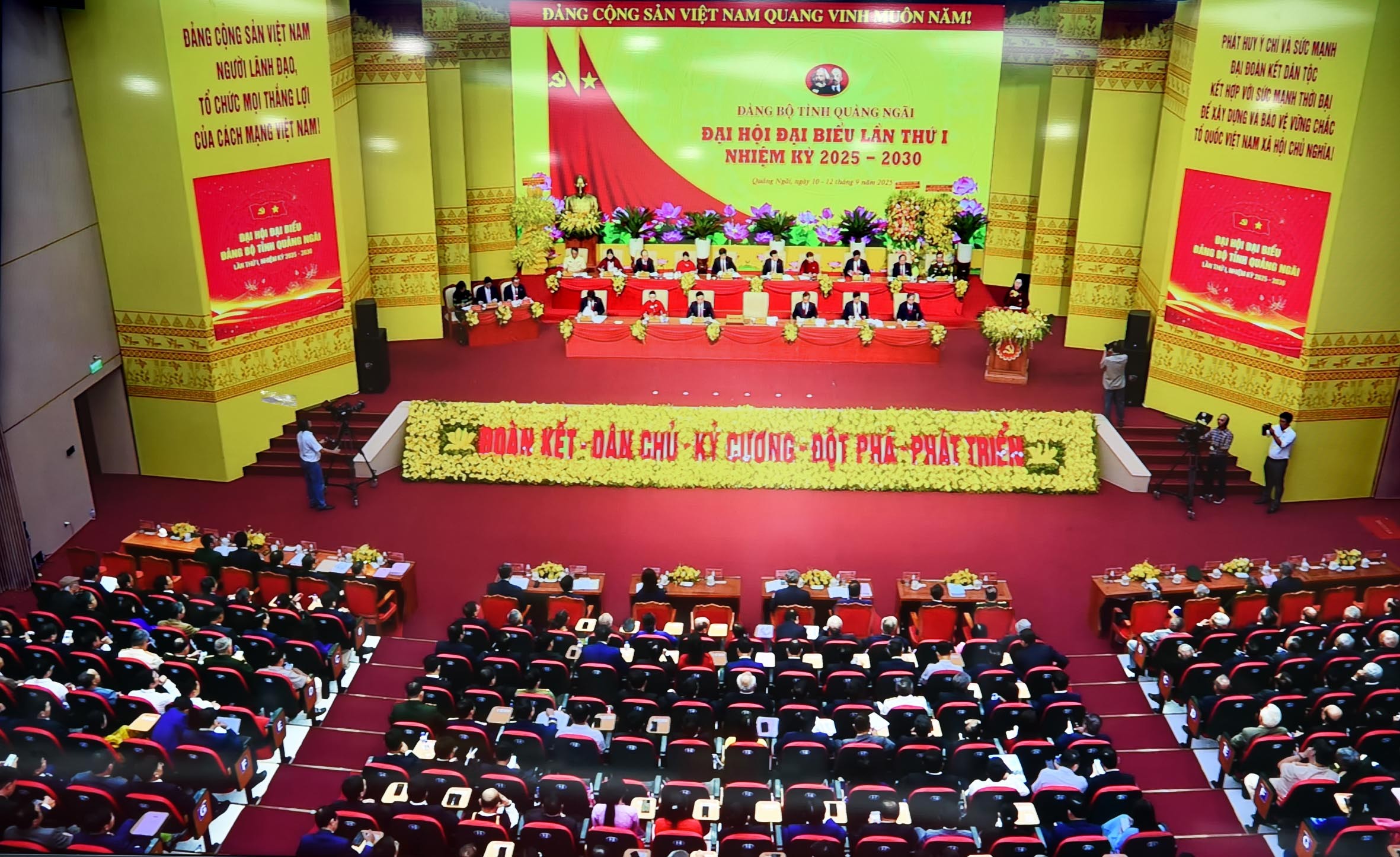 1-quang-canh-dai-hoi-dang-bo-tinh-quang-ngai-lan-thu-i-nhiem-ky-2025-2030-1757602008.jpg