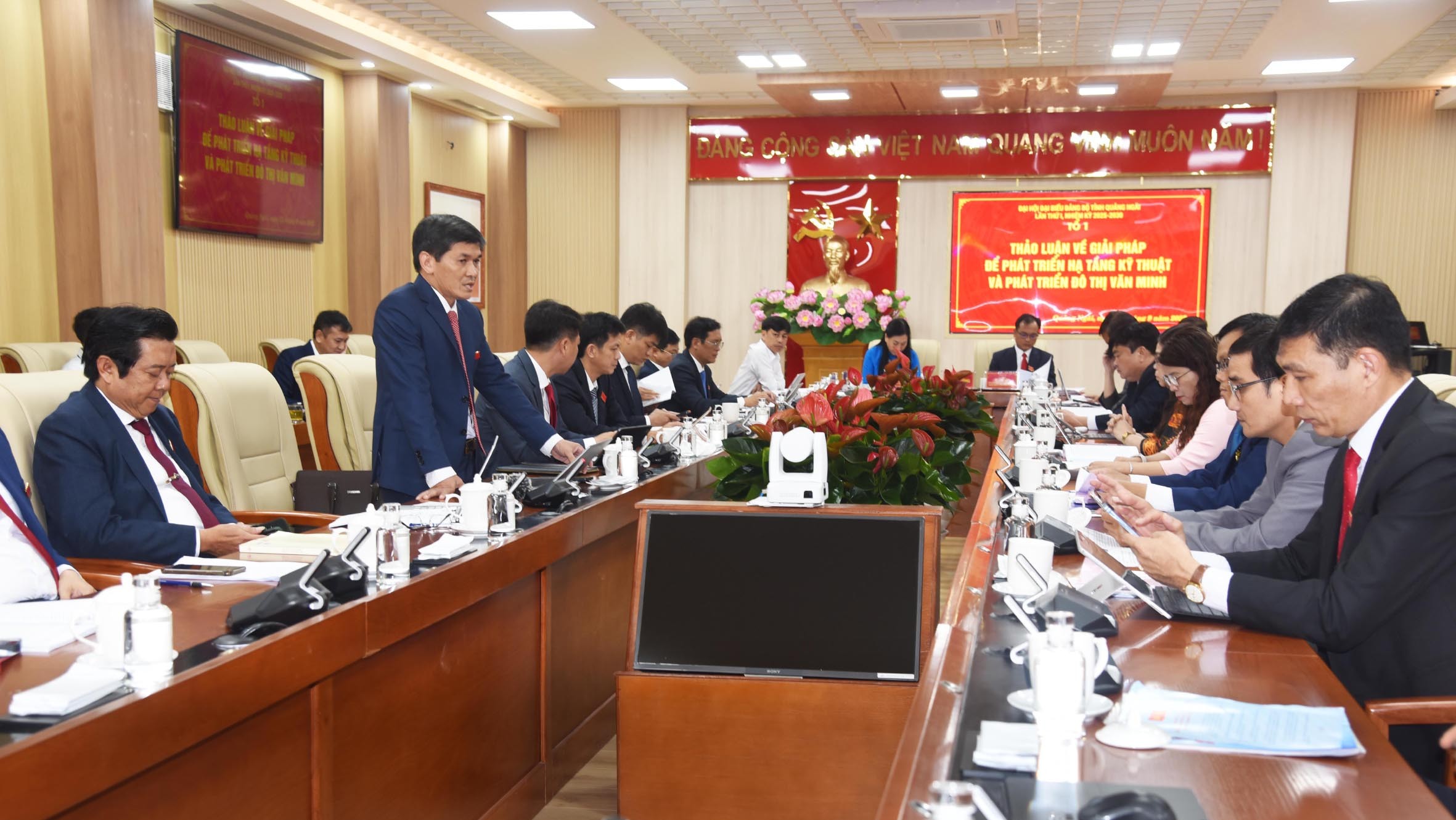 11-thao-luan-ve-giai-phap-phat-trien-ha-tang-ky-thuat-va-do-thi-van-minh-1757602006.jpg