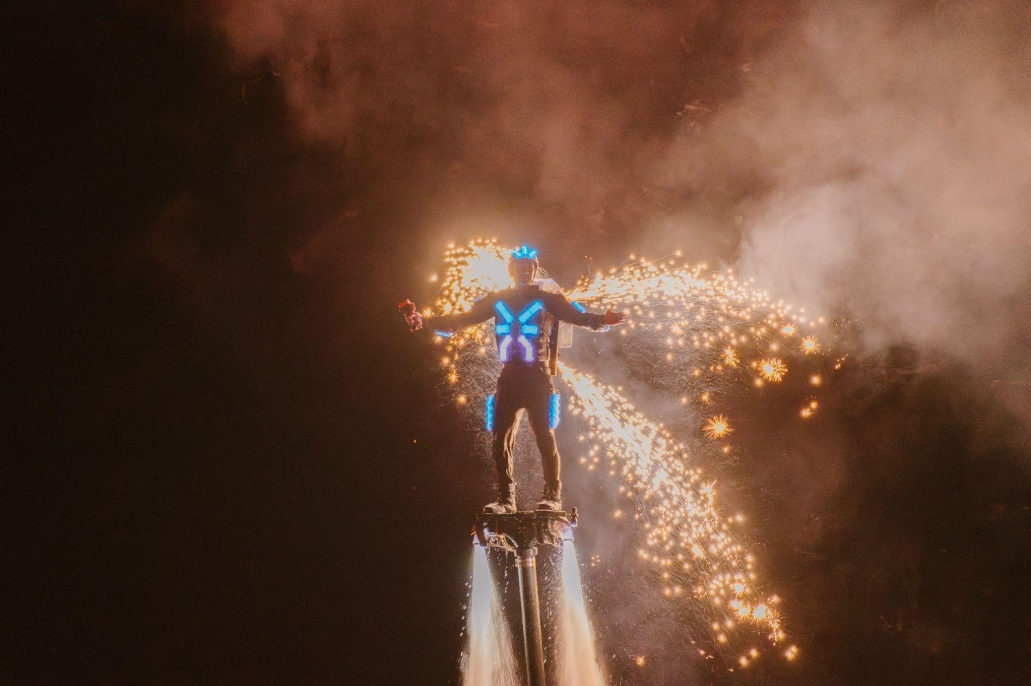 quan-quan-a-quan-flyboard-the-gioi-tro-lai-phu-quoc-mua-2-1757584369.jpg