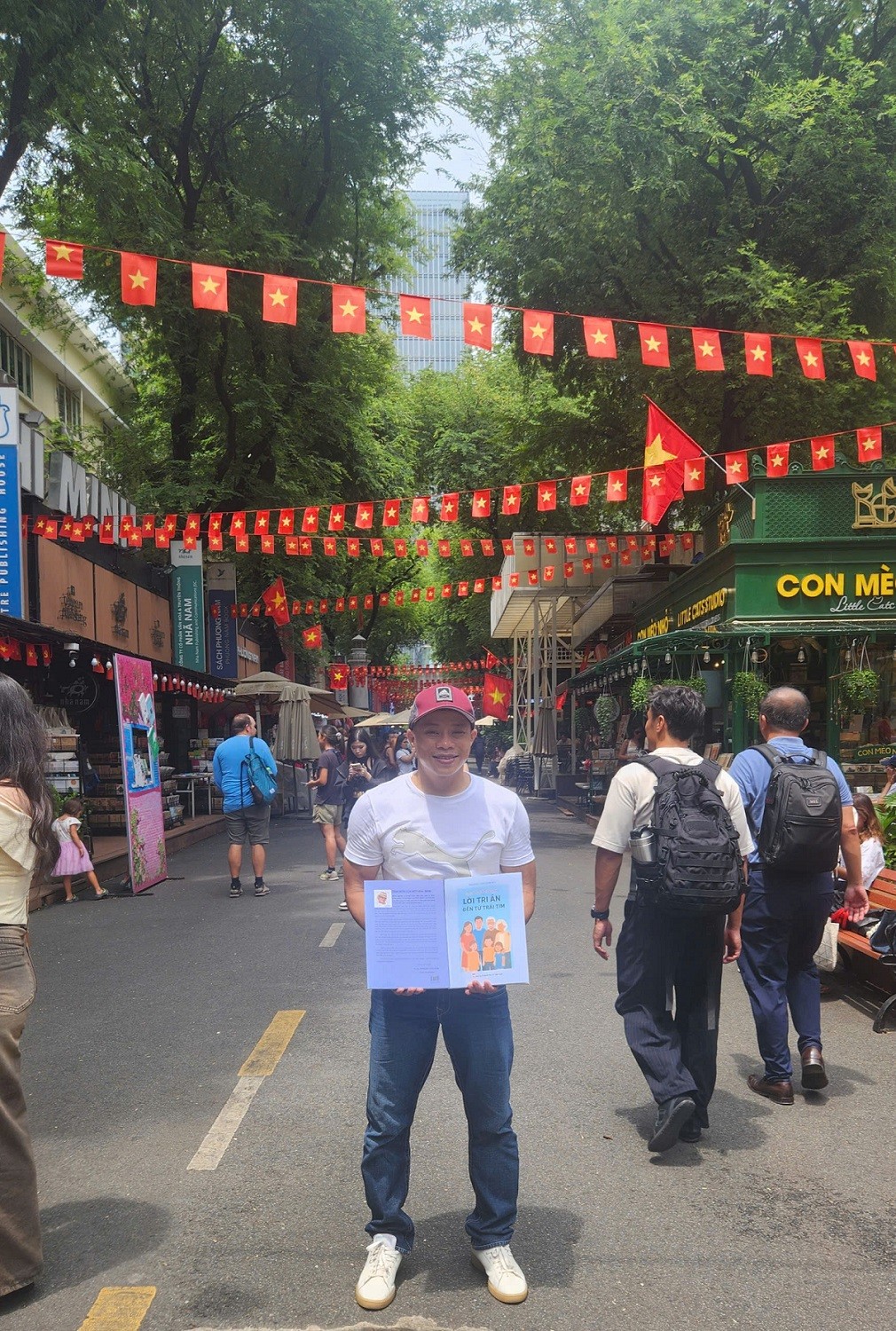 dien-vien-bui-van-hai-hoi-sach-phuong-sai-gon-2025-1757634256.jpg