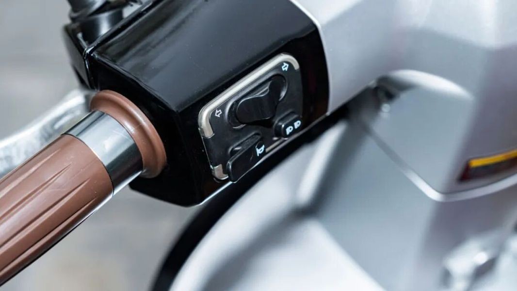 Tuyên chiến Honda Vision, ‘xe ga quốc dân’ 125cc mới giá rẻ như Wave Alpha ra mắt, có cả ABS và TCS ảnh 5