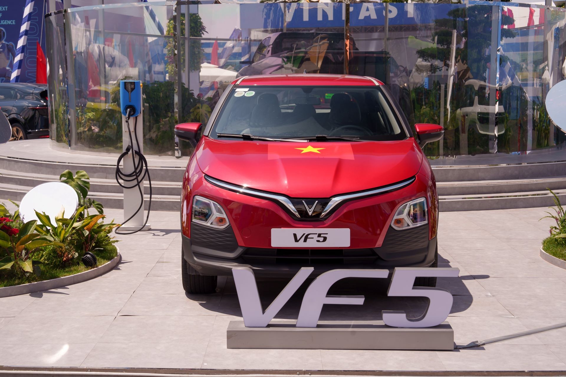 Bán hơn 27.000 xe trong 8 tháng, VinFast VF 5 tiếp tục là ‘xe quốc dân’ của người Việt ảnh 1