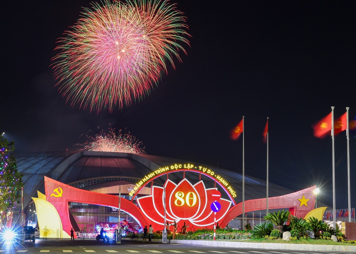 phao-hoa-chao-mung-80-nam-ngay-quoc-khanh-1758096898.jpg