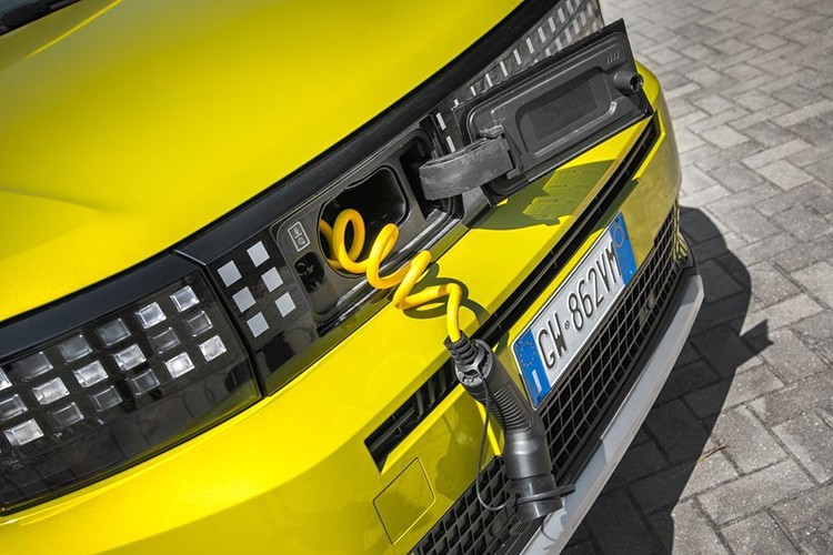 Ra mắt mẫu SUV cỡ B mới của Ý có thiết kế đẹp long lanh, giá 448 triệu đồng rẻ gần bằng Kia Morning ảnh 3